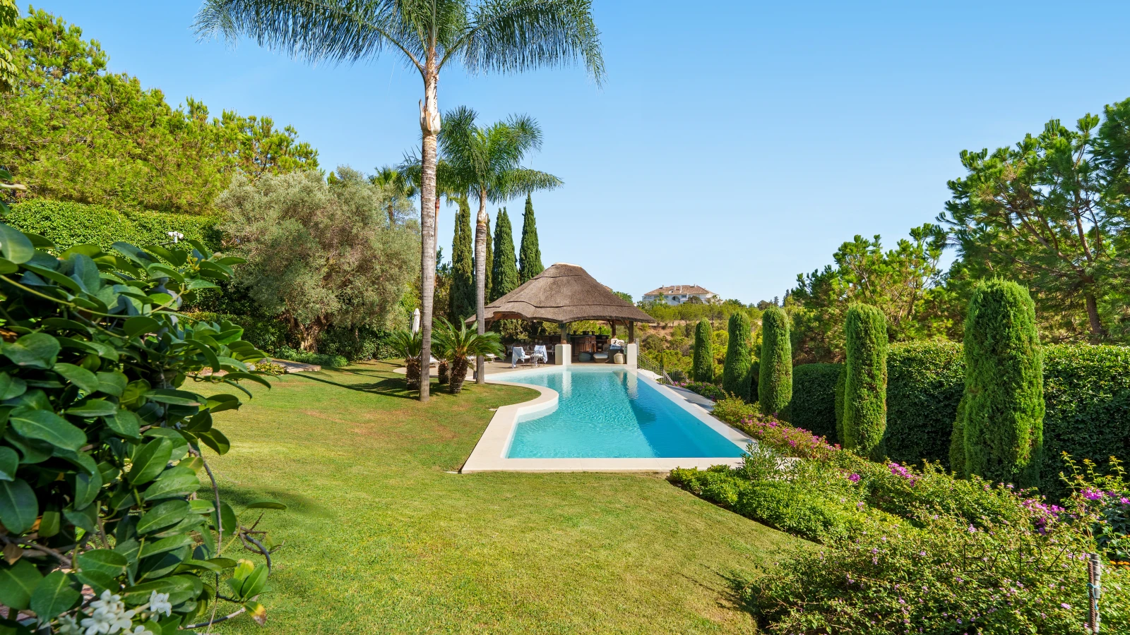 Outstanding Andalusian Villa in Marbella Golden Mile with Heated Pool and Panoramic Views — interior, Golden Mile, Marbella (9 of 50)