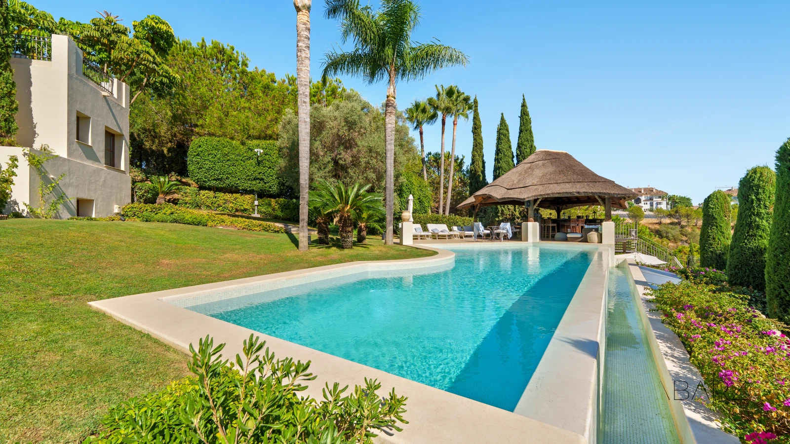 Outstanding Andalusian Villa in Marbella Golden Mile with Heated Pool and Panoramic Views — interior, Golden Mile, Marbella (6 of 50)