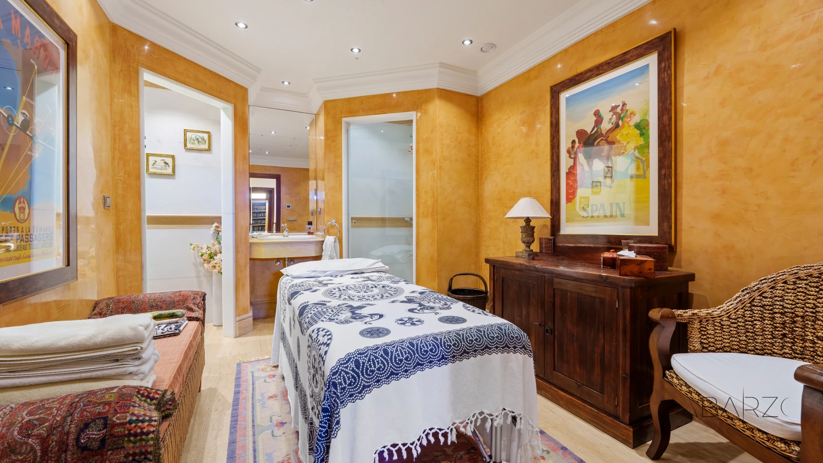 Outstanding Andalusian Villa in Marbella Golden Mile with Heated Pool and Panoramic Views — interior, Golden Mile, Marbella (33 of 50)