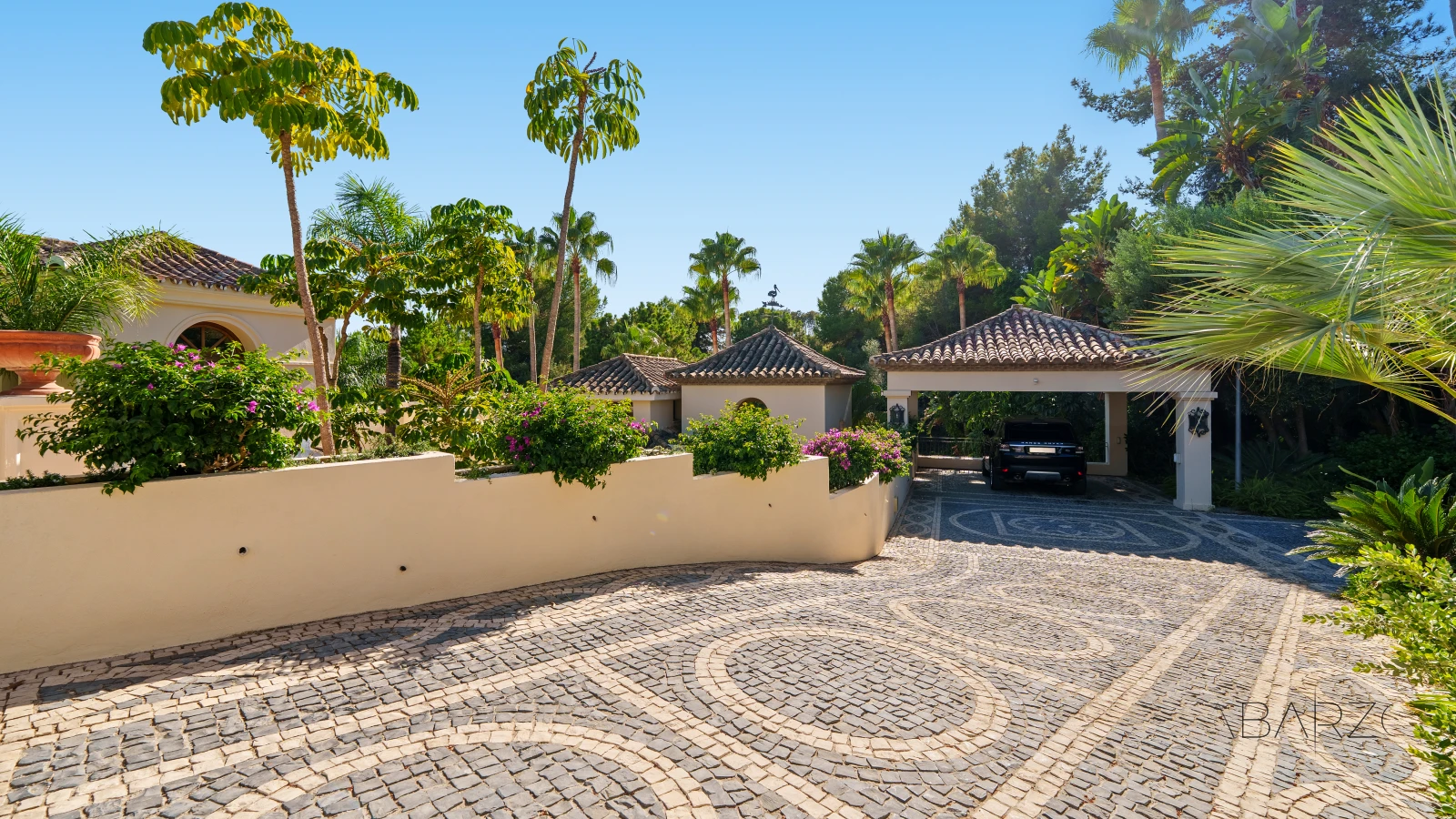 Outstanding Andalusian Villa in Marbella Golden Mile with Heated Pool and Panoramic Views — interior, Golden Mile, Marbella (4 of 50)