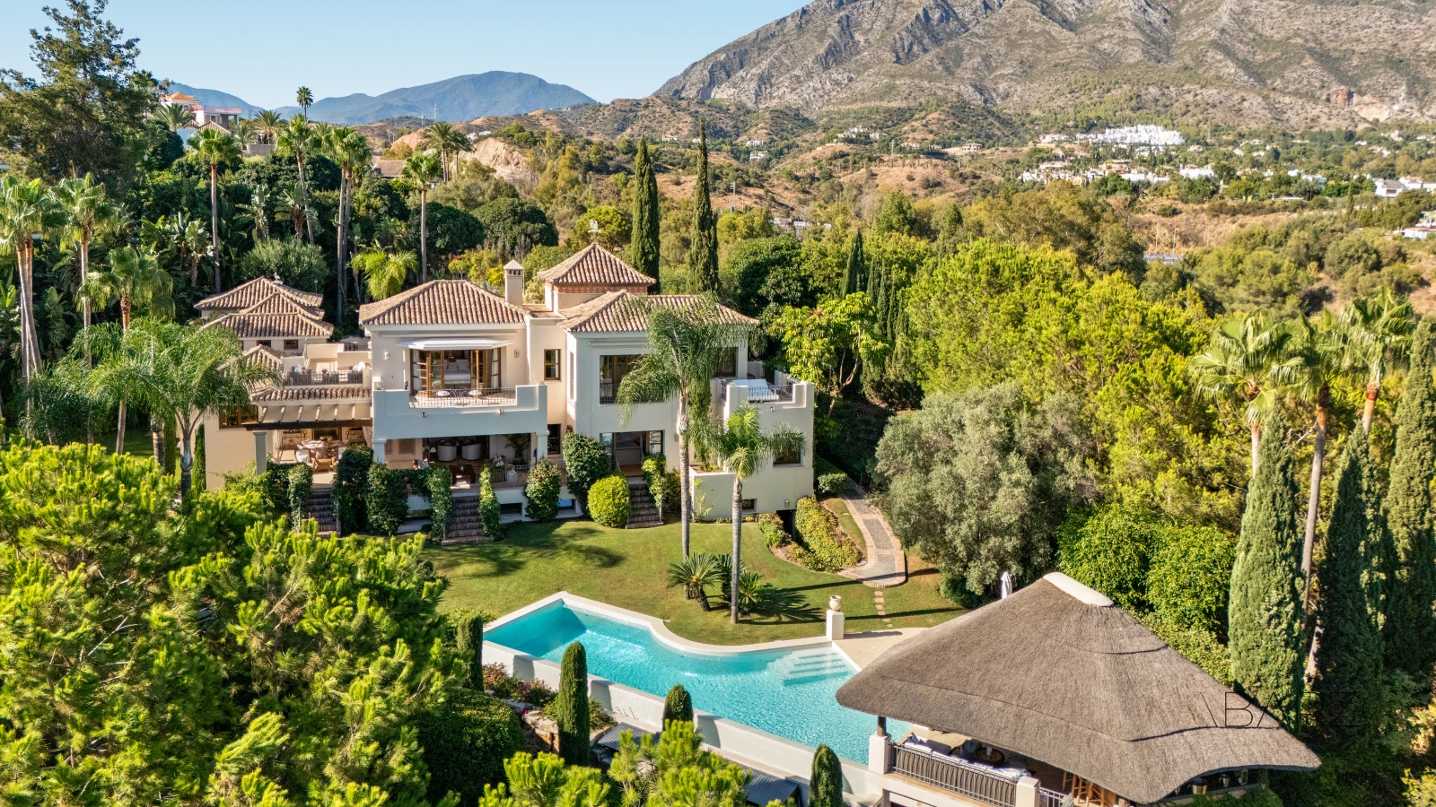 Outstanding Andalusian Villa in Marbella Golden Mile with Heated Pool and Panoramic Views — interior, Golden Mile, Marbella (48 of 50)