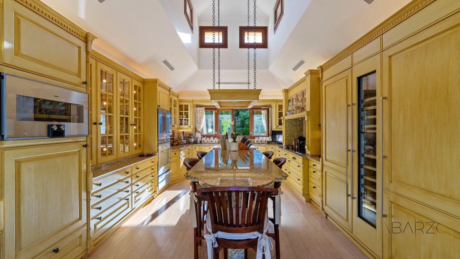 Outstanding Andalusian Villa in Marbella Golden Mile with Heated Pool and Panoramic Views — interior, Golden Mile, Marbella (41 of 50)