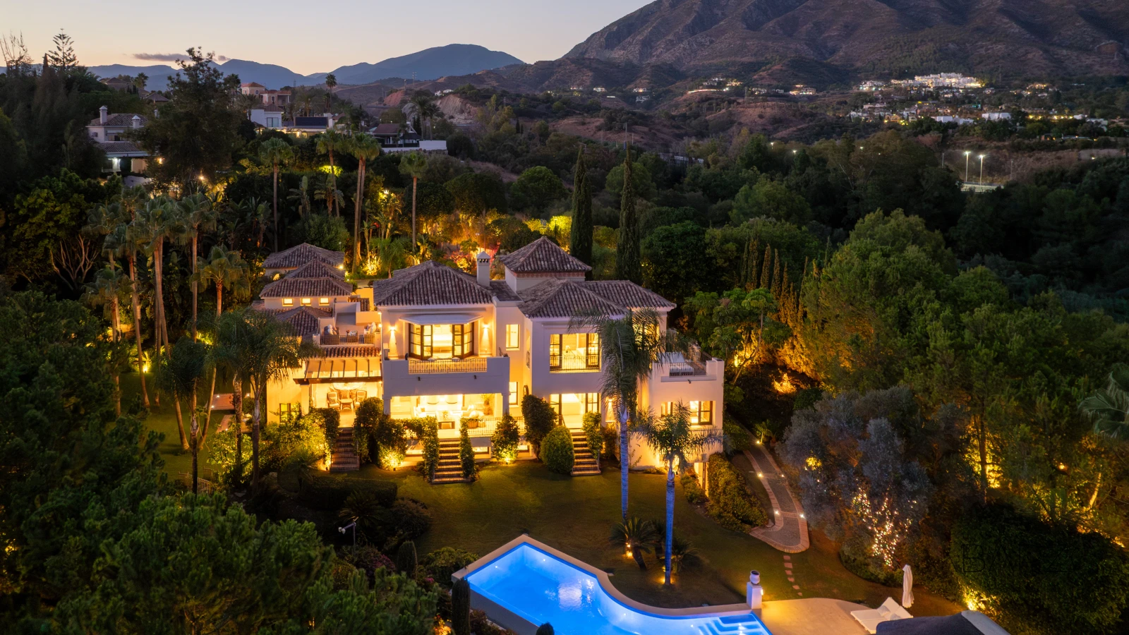 Outstanding Andalusian Villa in Marbella Golden Mile with Heated Pool and Panoramic Views — interior, Golden Mile, Marbella (43 of 50)