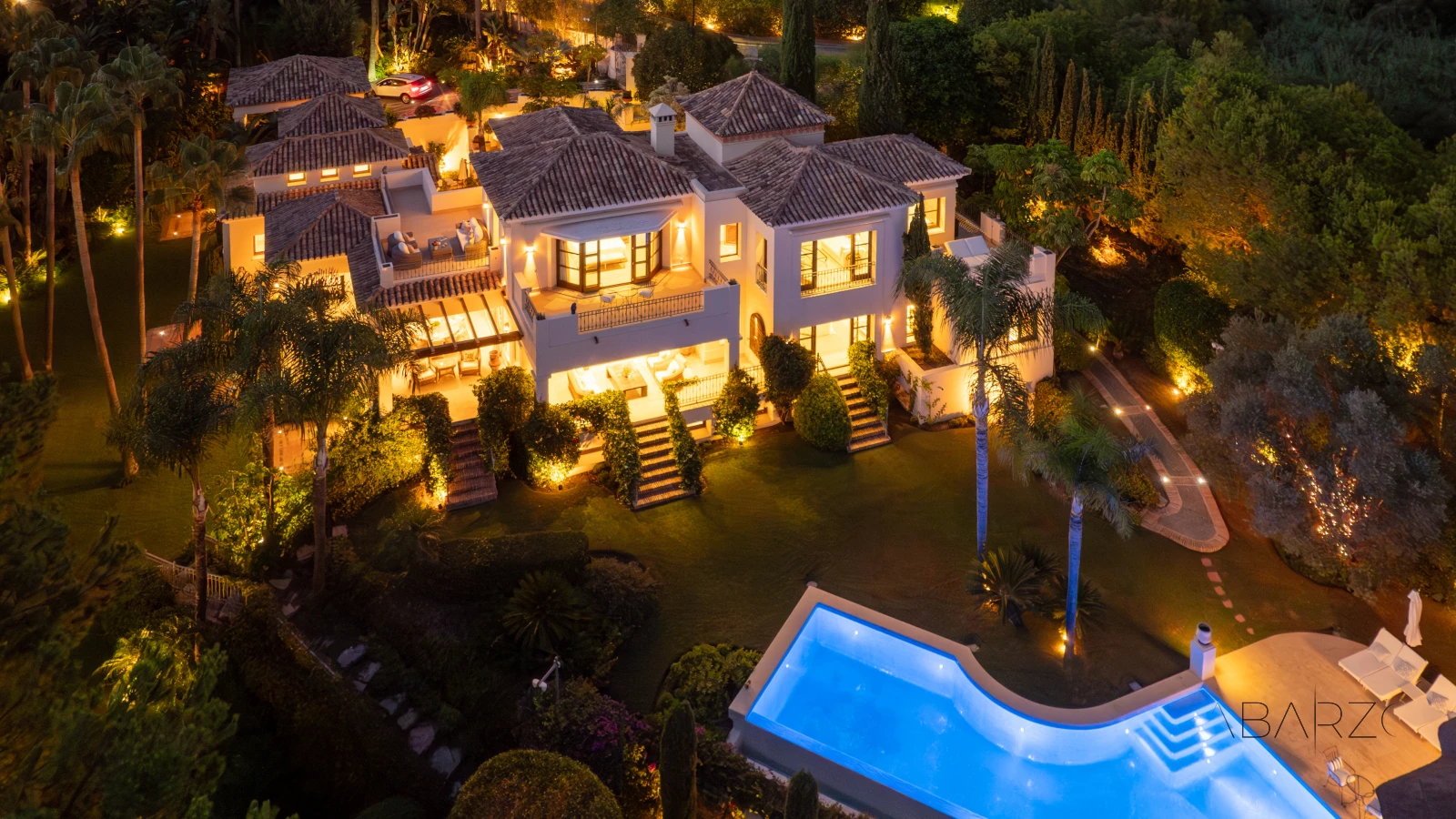 Outstanding Andalusian Villa in Marbella Golden Mile with Heated Pool and Panoramic Views — interior, Golden Mile, Marbella (42 of 50)