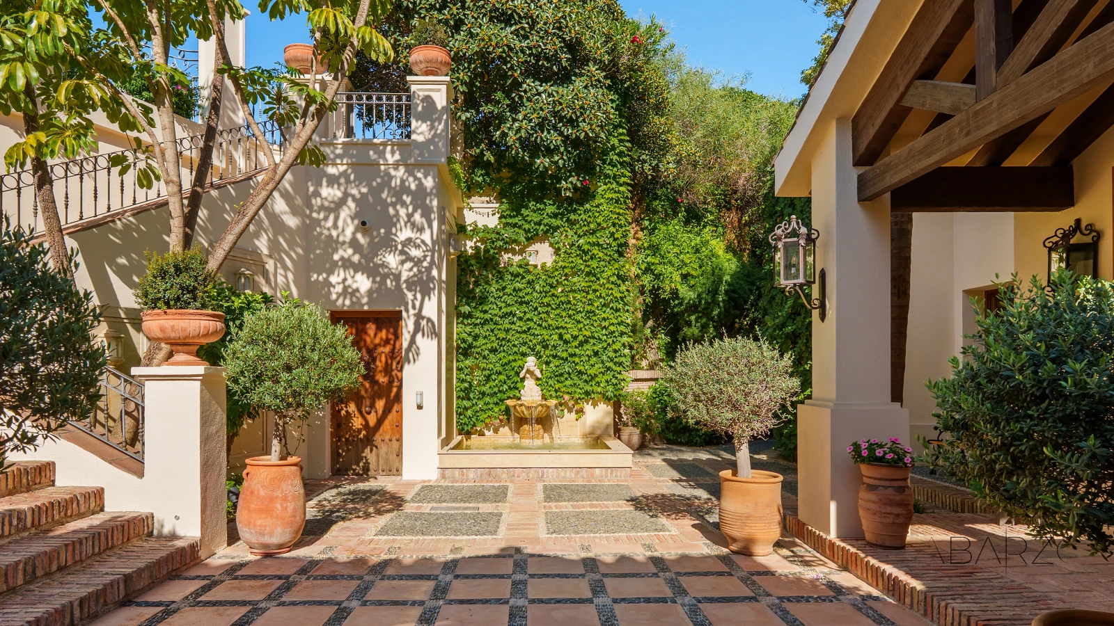 Outstanding Andalusian Villa in Marbella Golden Mile with Heated Pool and Panoramic Views — interior, Golden Mile, Marbella (31 of 50)