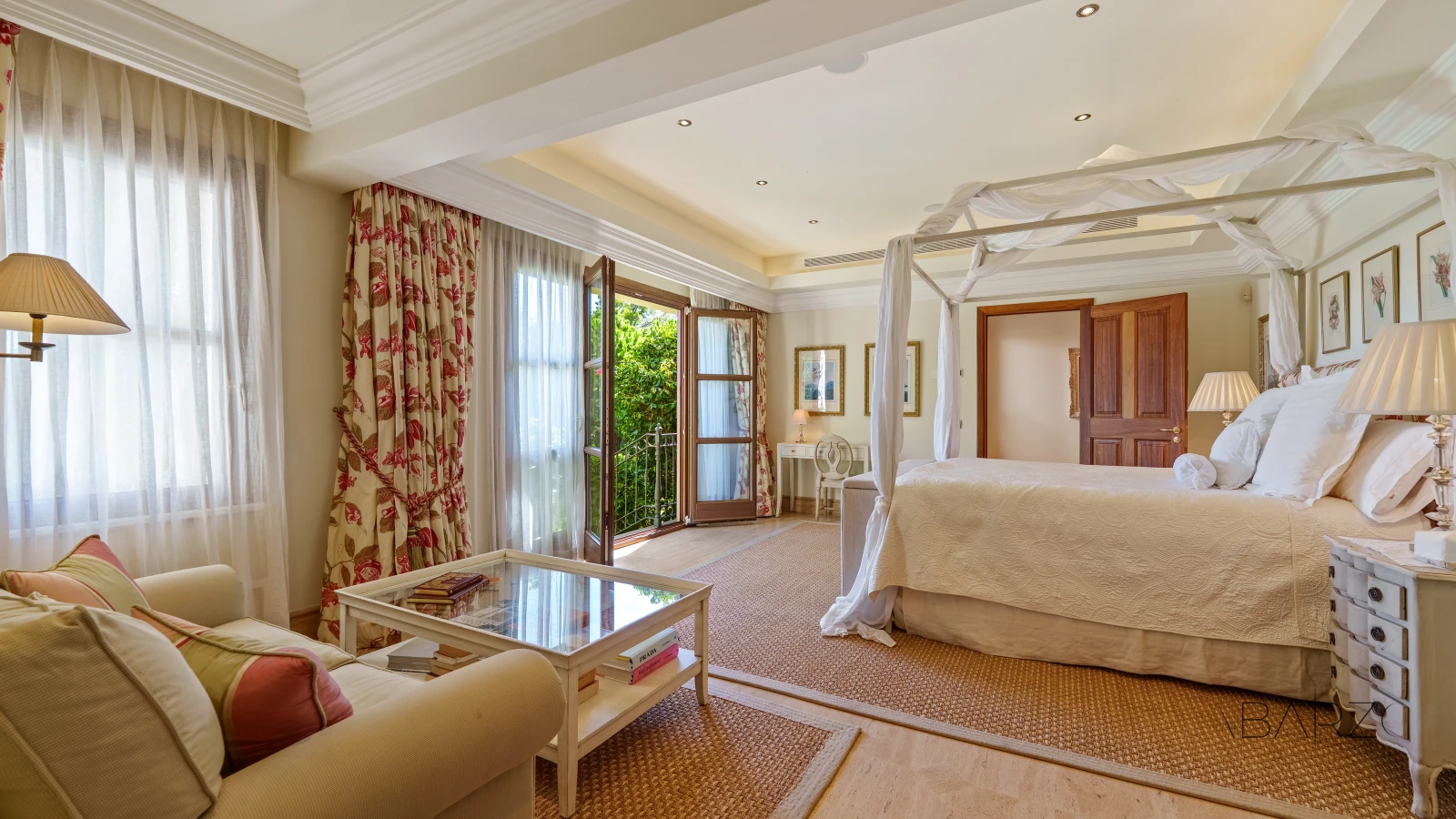 Outstanding Andalusian Villa in Marbella Golden Mile with Heated Pool and Panoramic Views — interior, Golden Mile, Marbella (21 of 50)