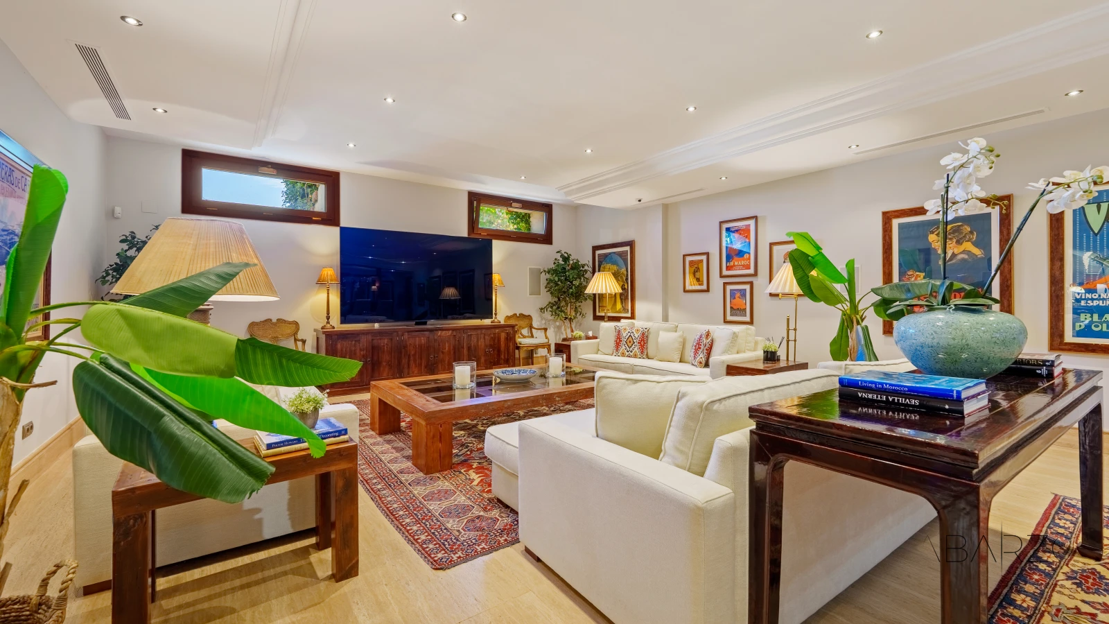 Outstanding Andalusian Villa in Marbella Golden Mile with Heated Pool and Panoramic Views — interior, Golden Mile, Marbella (35 of 50)