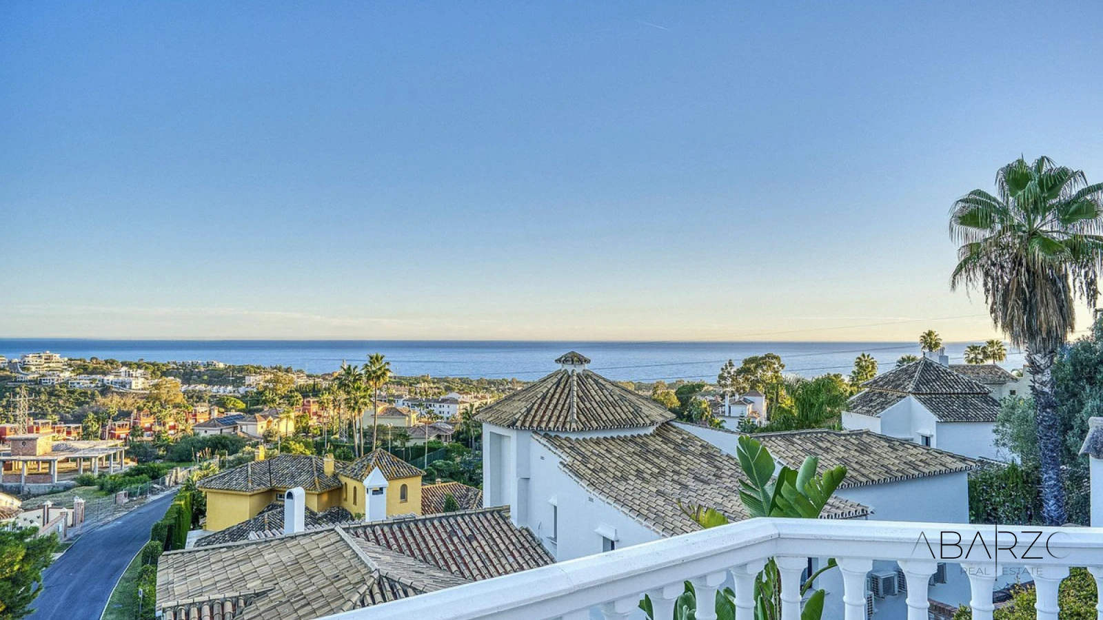 Villa configurada como cuatro apartamentos independientes en Hacienda Las Chapas, Marbella Este — luxury property for sale in Marbella East, Marbella