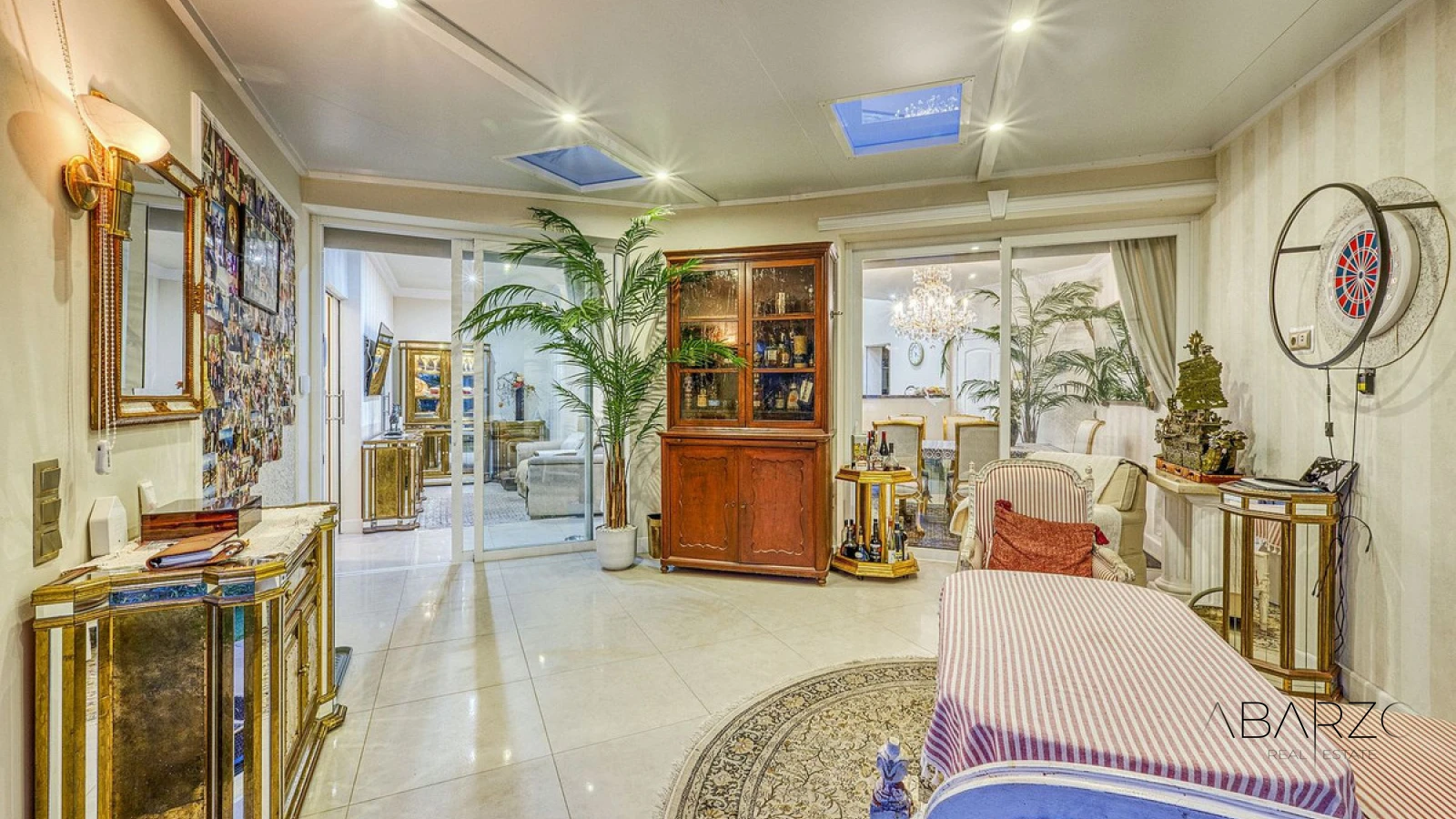 Villa configurada como cuatro apartamentos independientes en Hacienda Las Chapas, Marbella Este — interior, Marbella East, Marbella (17 of 46)