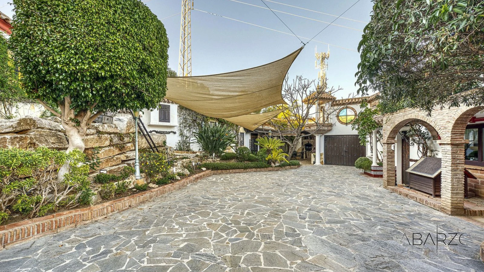 Villa configurada como cuatro apartamentos independientes en Hacienda Las Chapas, Marbella Este — interior, Marbella East, Marbella (39 of 46)