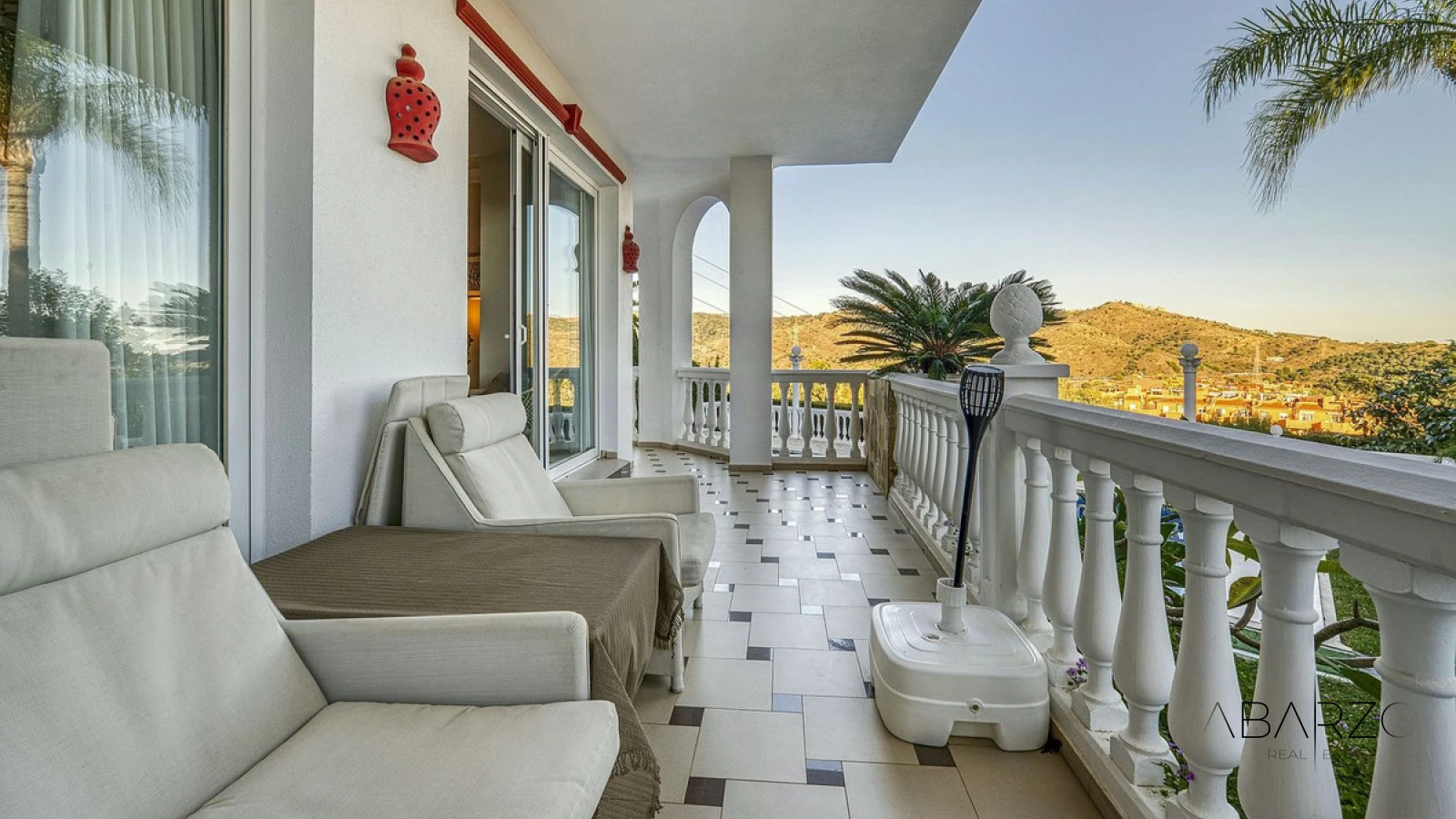 Villa configurada como cuatro apartamentos independientes en Hacienda Las Chapas, Marbella Este — interior, Marbella East, Marbella (22 of 46)