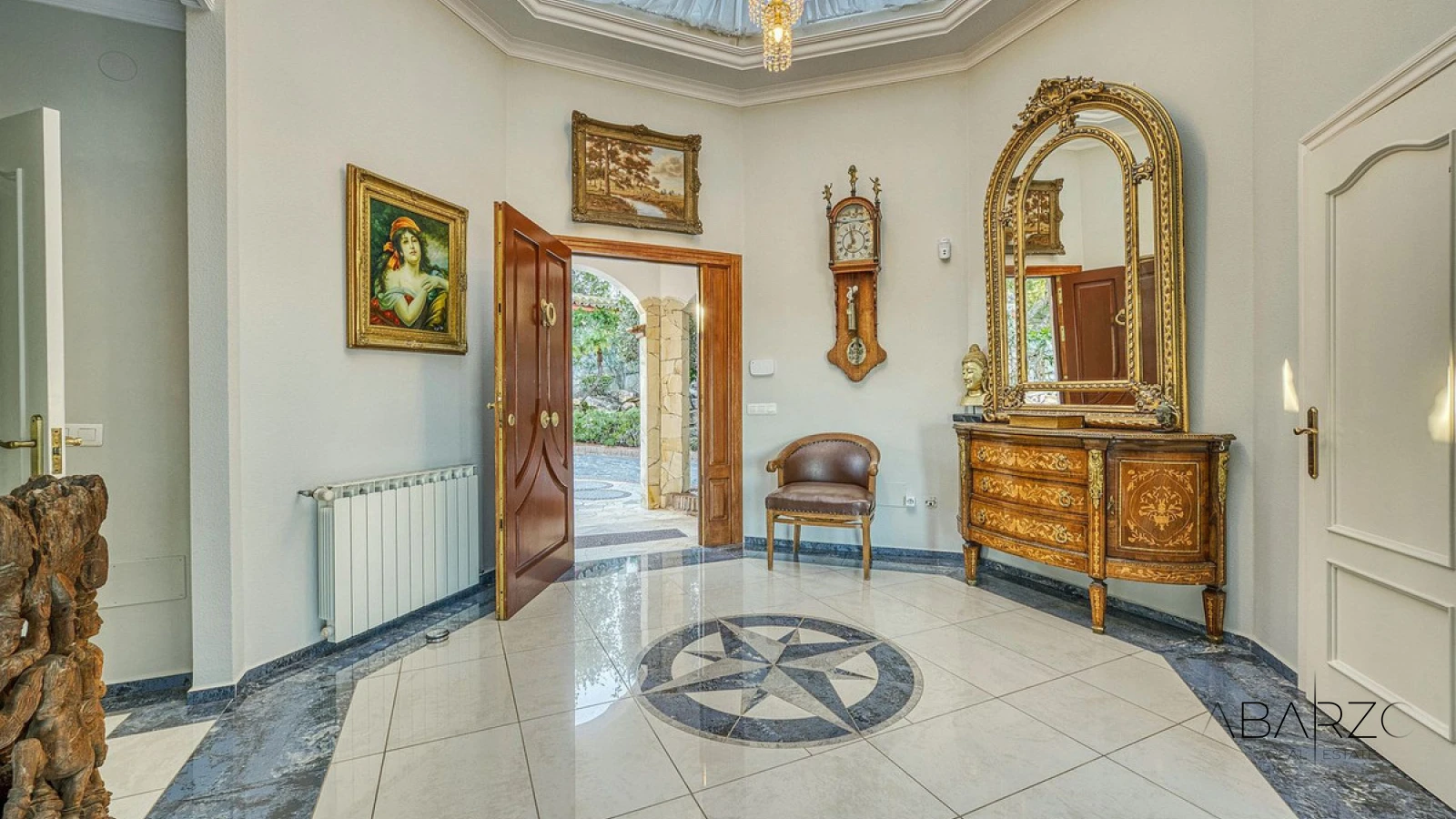 Villa configurada como cuatro apartamentos independientes en Hacienda Las Chapas, Marbella Este — interior, Marbella East, Marbella (43 of 46)