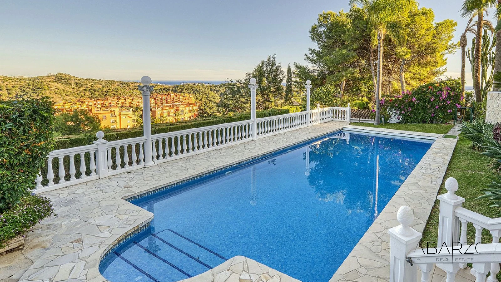 Villa configurada como cuatro apartamentos independientes en Hacienda Las Chapas, Marbella Este — interior, Marbella East, Marbella (38 of 46)