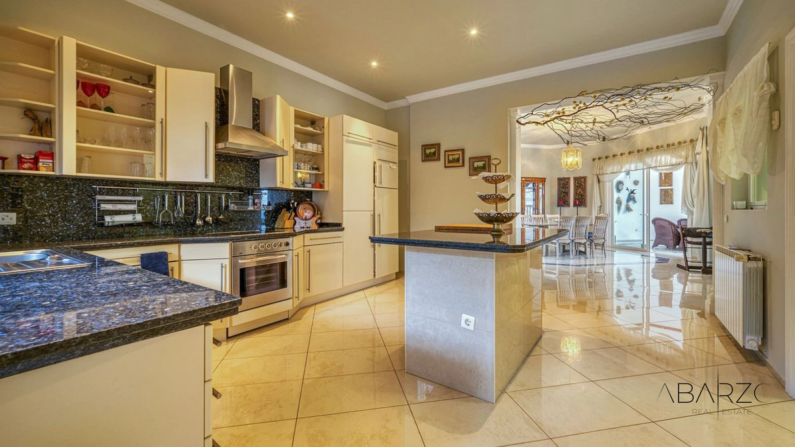Villa configurada como cuatro apartamentos independientes en Hacienda Las Chapas, Marbella Este — interior, Marbella East, Marbella (2 of 46)