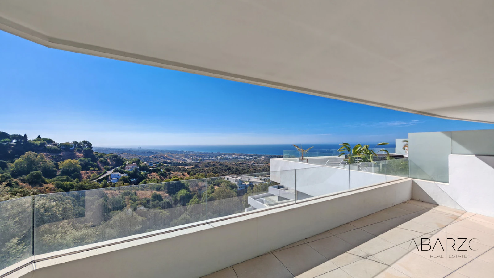 Nowy apartament z tarasem 52 m² i widokiem na morze w Altos de los Monteros, Marbella Wschód — luxury property for sale in Marbella East, Marbella
