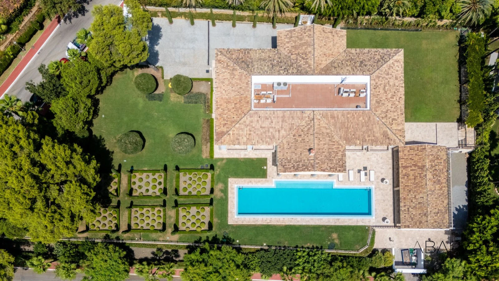 Ten-Bedroom Villa with 25 m Pool and Spa on a Double Plot in Sierra Blanca, Marbella — interior, Golden Mile, Marbella (41 of 41)