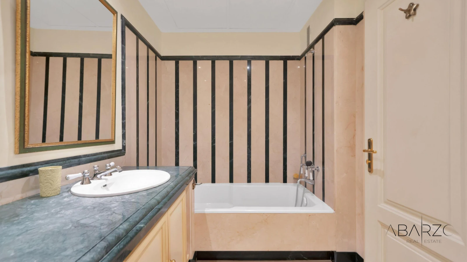Ground-Floor Apartment with Covered Terraces in Lomas de Sierra Blanca, Marbella — interior, Golden Mile, Marbella (23 of 49)