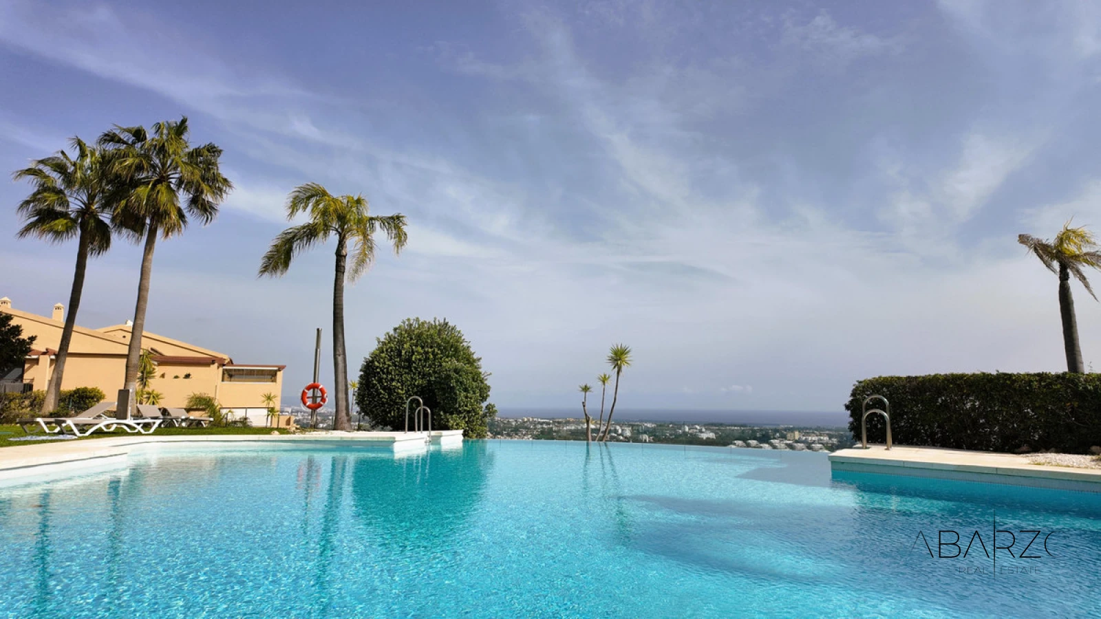 Corner Ground-Floor Apartment with Private Garden and Sea Views in El Paraíso, Estepona — interior, New Golden Mile, Estepona (5 of 35)