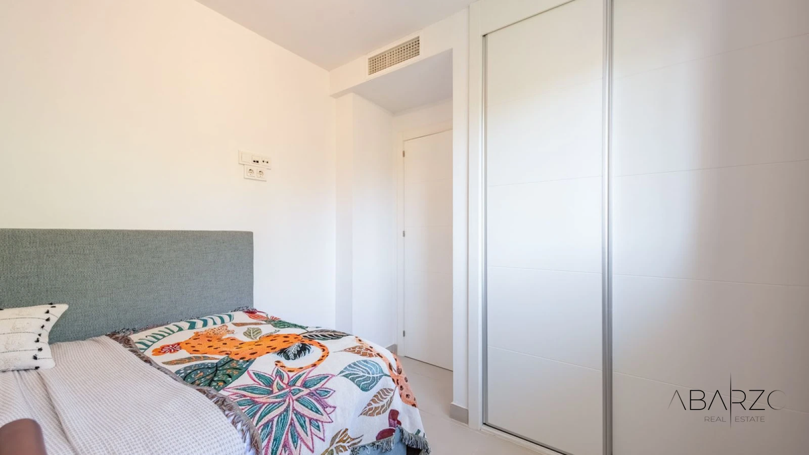 Corner Apartment with Glass-Curtained Terrace in Miradores del Sol, Bel Air, Estepona — interior, New Golden Mile, Estepona (21 of 28)