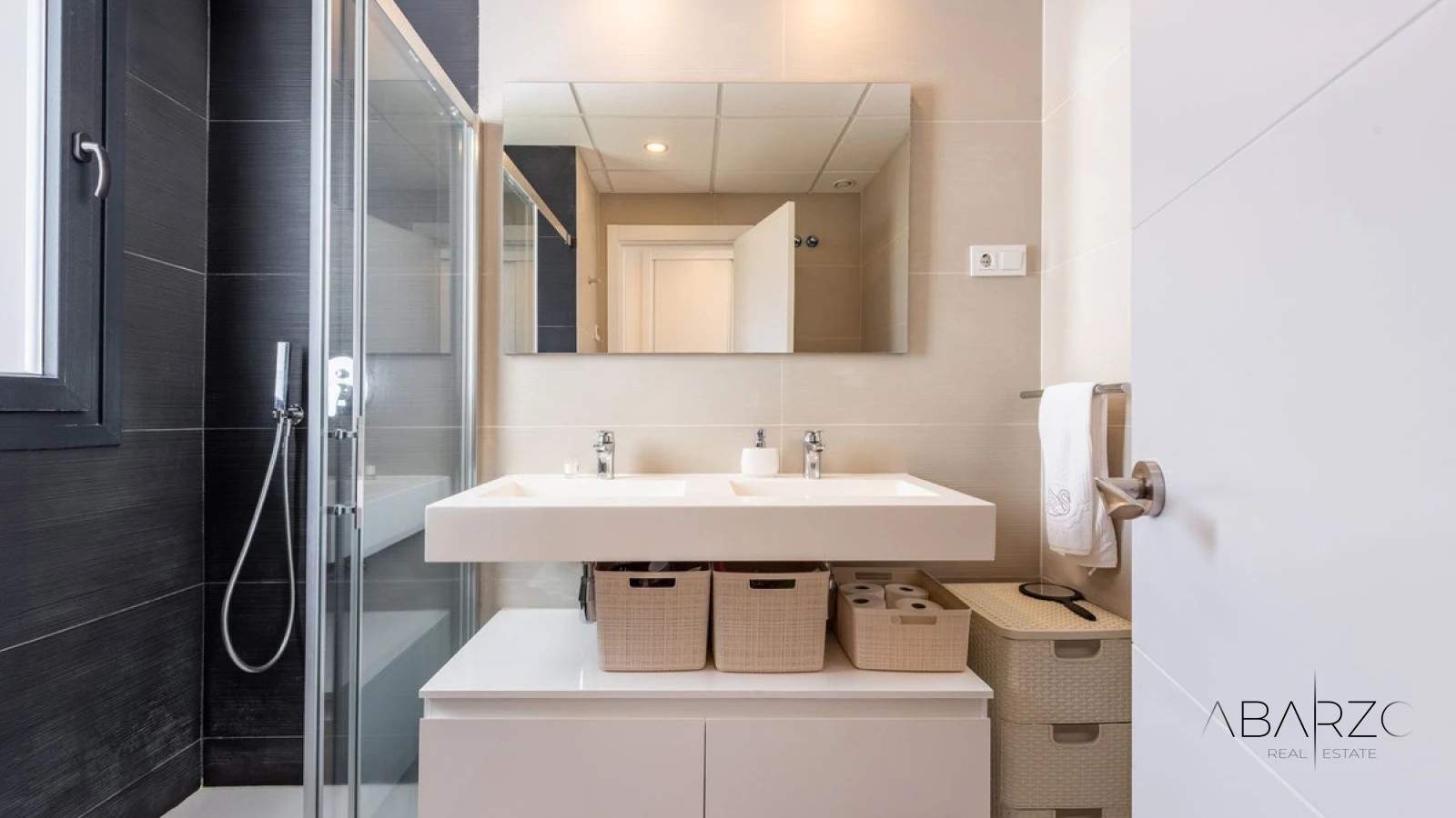 Corner Apartment with Glass-Curtained Terrace in Miradores del Sol, Bel Air, Estepona — interior, New Golden Mile, Estepona (17 of 28)