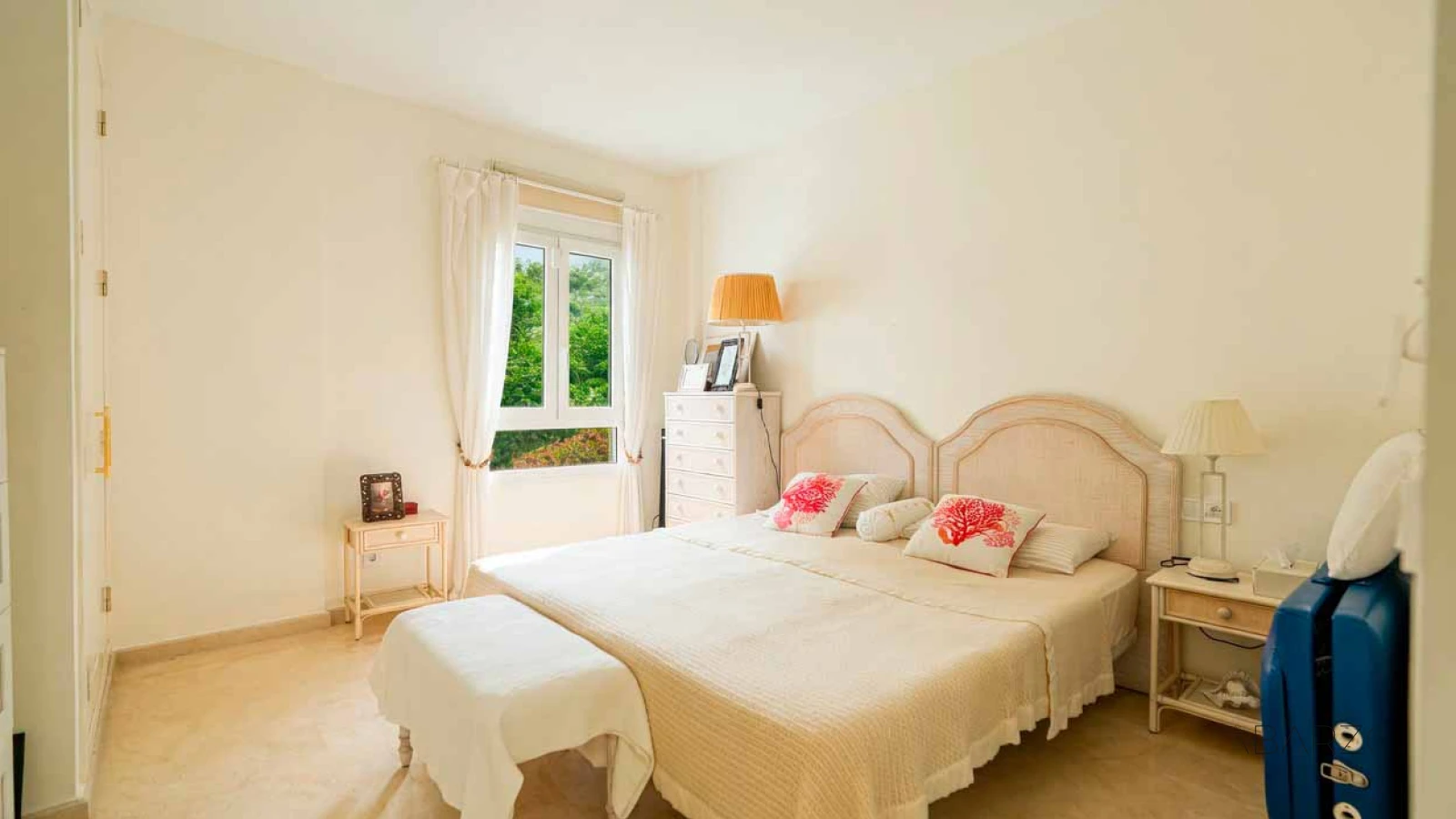 Ground floor apartment in Los Monteros, Marbella with beach access and private garden — interior, Marbella East, Marbella (19 of 54)
