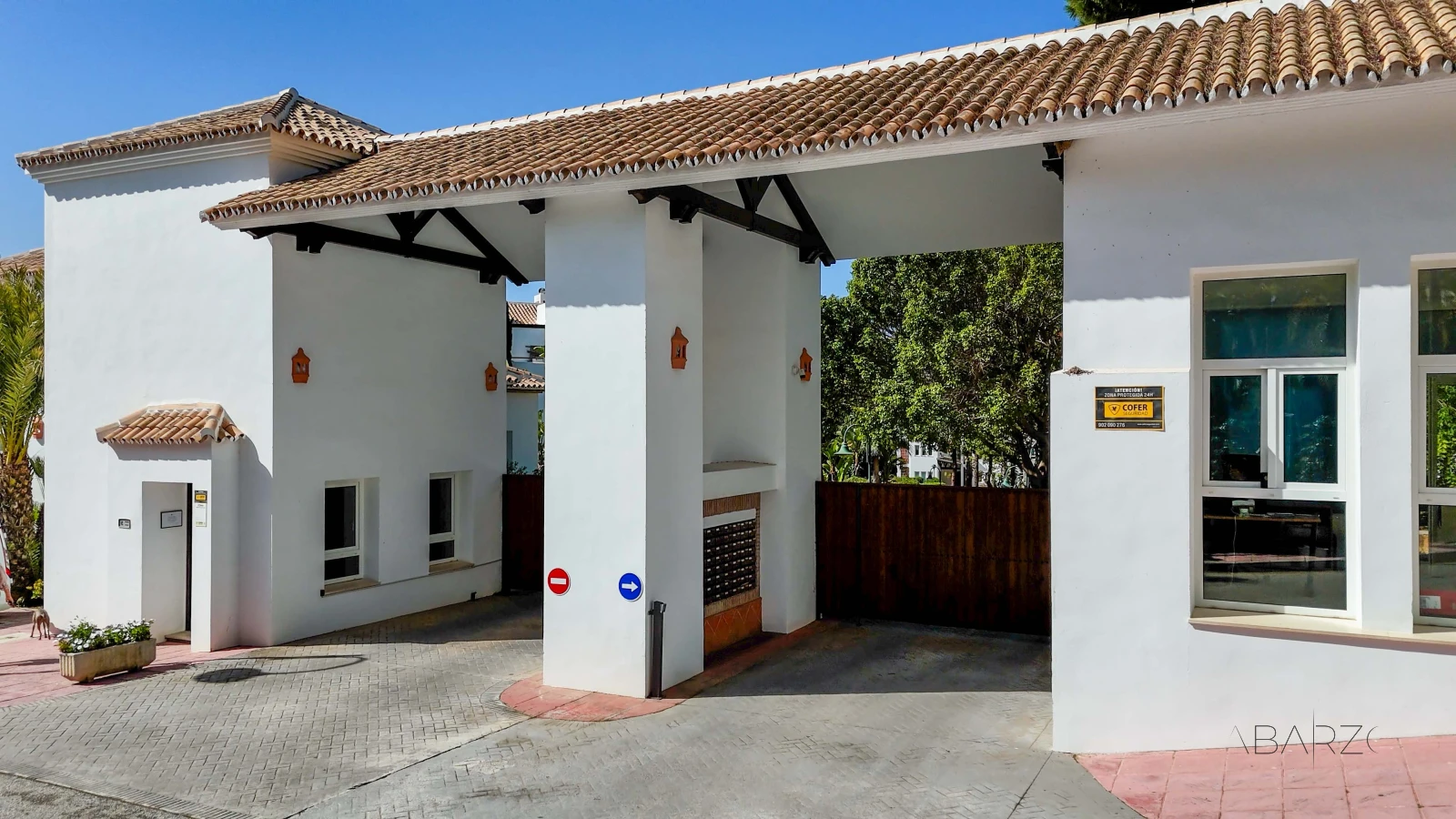 Ground floor apartment in Los Monteros, Marbella with beach access and private garden — interior, Marbella East, Marbella (15 of 54)