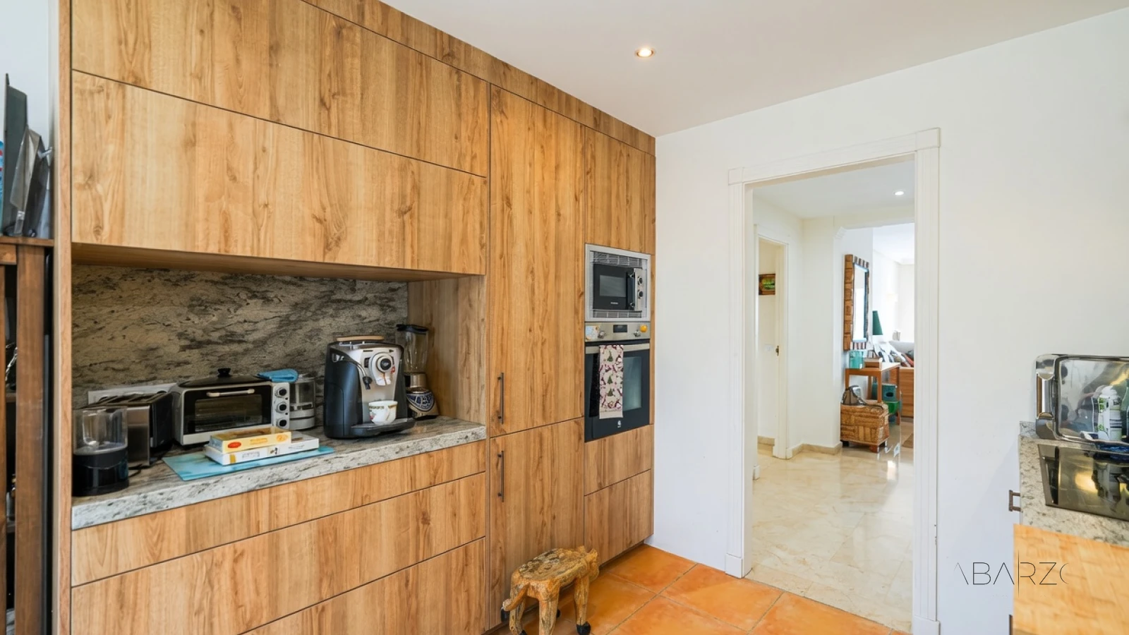 Ground floor apartment in Los Monteros, Marbella with beach access and private garden — interior, Marbella East, Marbella (5 of 54)