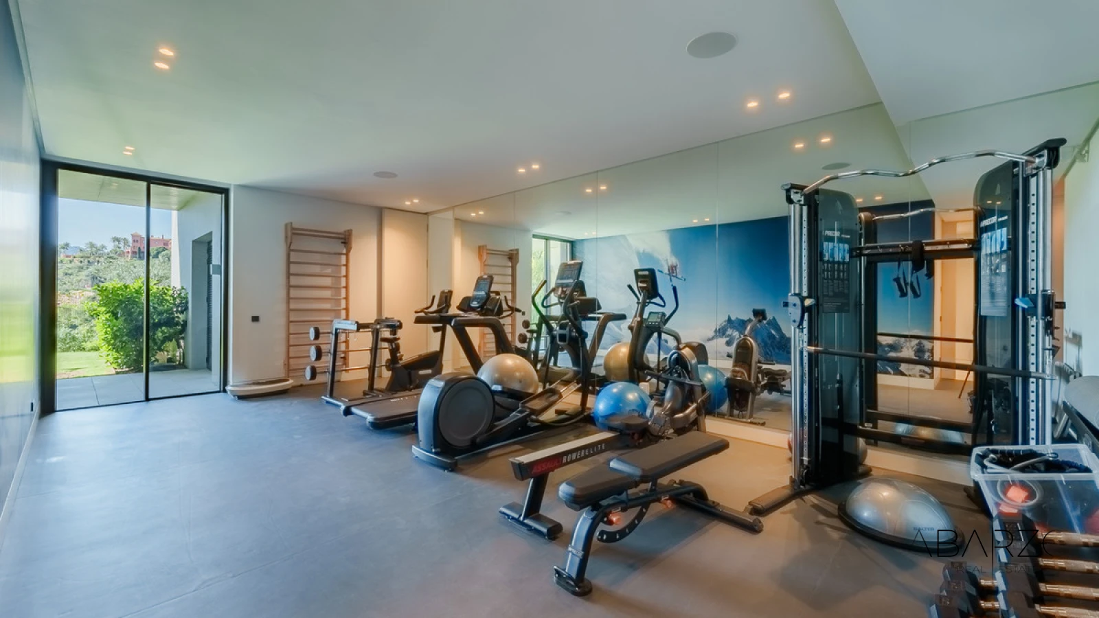 Eight-Bedroom Villa with Helipad and Panoramic Sea Views in La Quinta, Benahavís — interior, La Quinta, Benahavís (31 of 49)