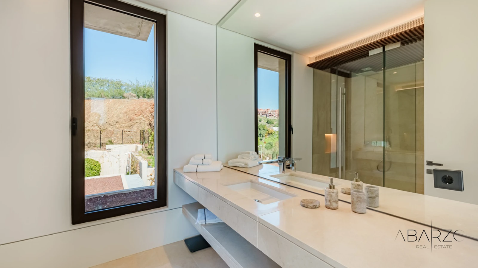 Eight-Bedroom Villa with Helipad and Panoramic Sea Views in La Quinta, Benahavís — interior, La Quinta, Benahavís (20 of 49)