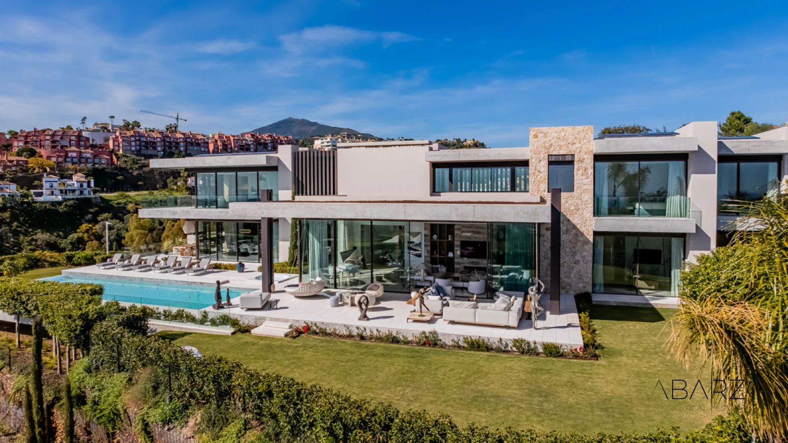 Eight-Bedroom Villa with Helipad and Panoramic Sea Views in La Quinta, Benahavís — interior, La Quinta, Benahavís (43 of 49)