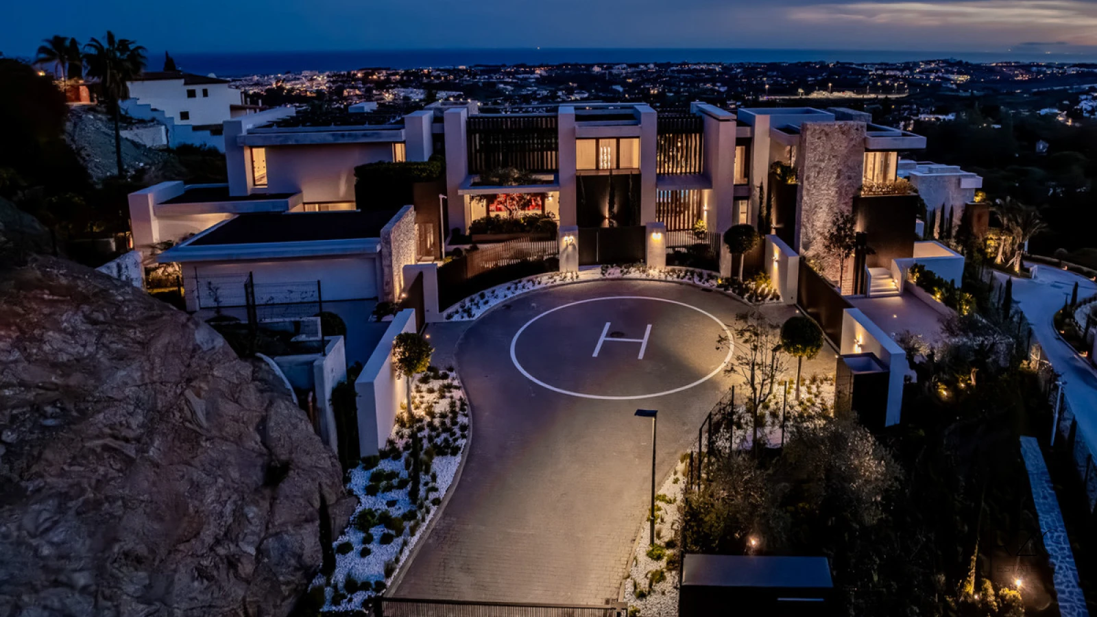 Eight-Bedroom Villa with Helipad and Panoramic Sea Views in La Quinta, Benahavís — luxury property for sale in La Quinta, Benahavís