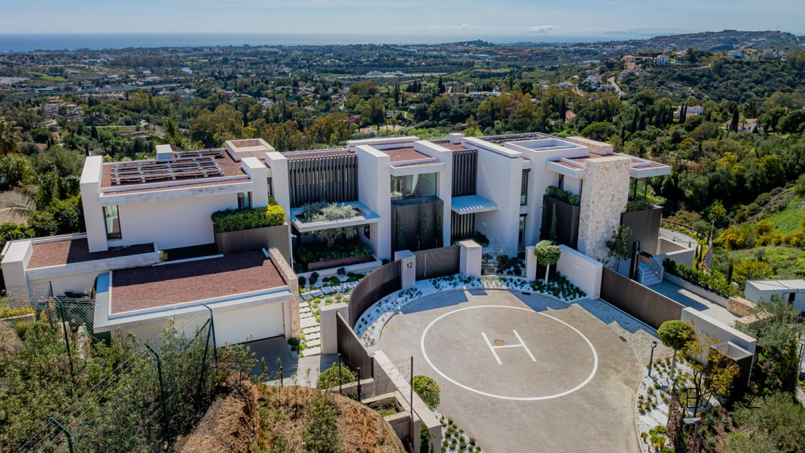Eight-Bedroom Villa with Helipad and Panoramic Sea Views in La Quinta, Benahavís — interior, La Quinta, Benahavís (44 of 49)