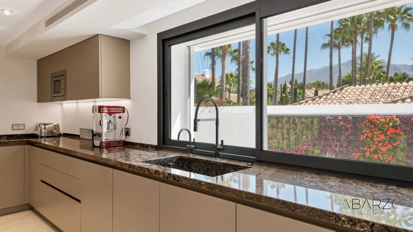 Villa with Direct Access to Los Naranjos Golf in La Cerquilla, Nueva Andalucía, Marbella — interior, Nueva Andalucía, Marbella (11 of 25)