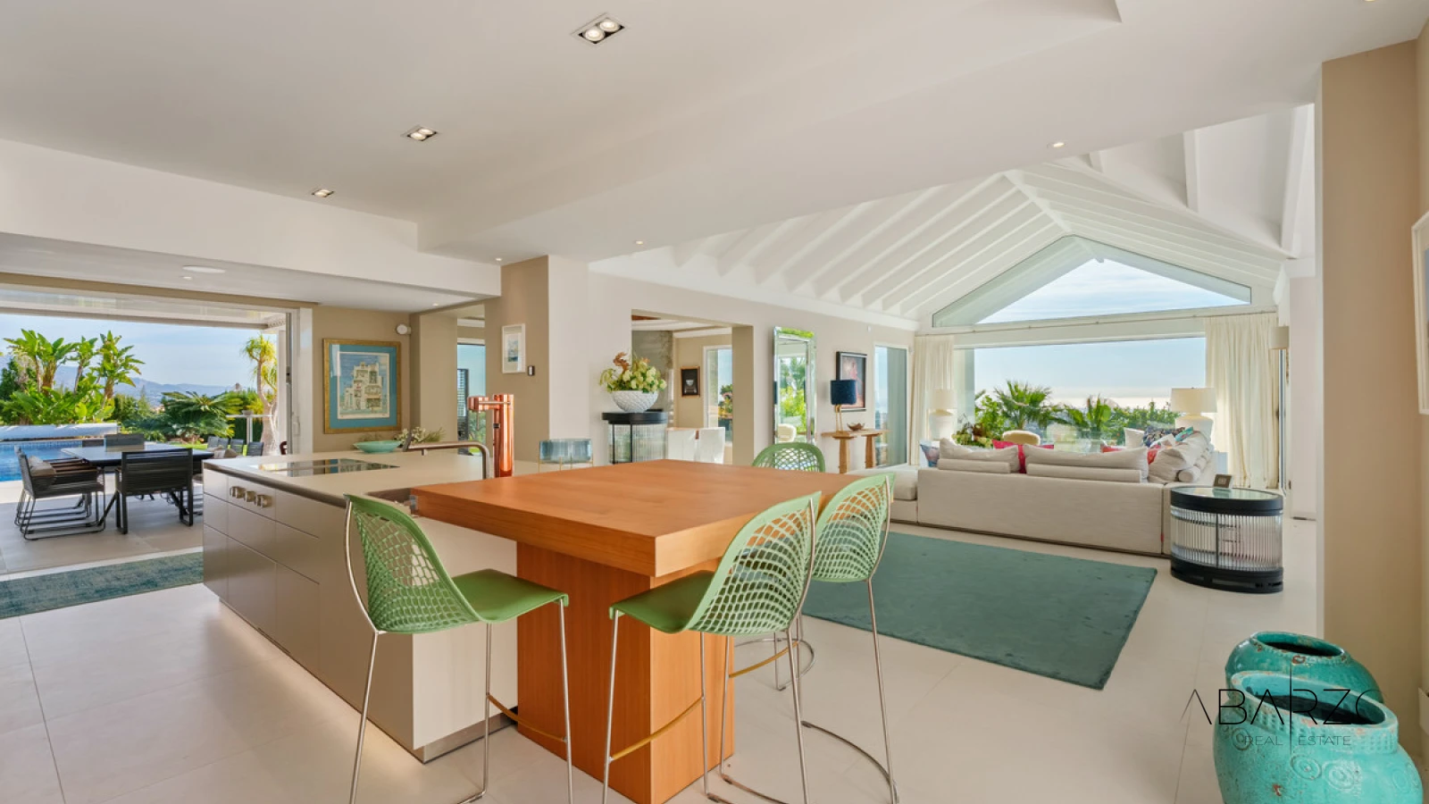 Nine-Bedroom Villa with Guest House on a 7,100 m² Plot in Puerto del Almendro, Benahavís — interior, Los Arqueros, Benahavís (10 of 49)