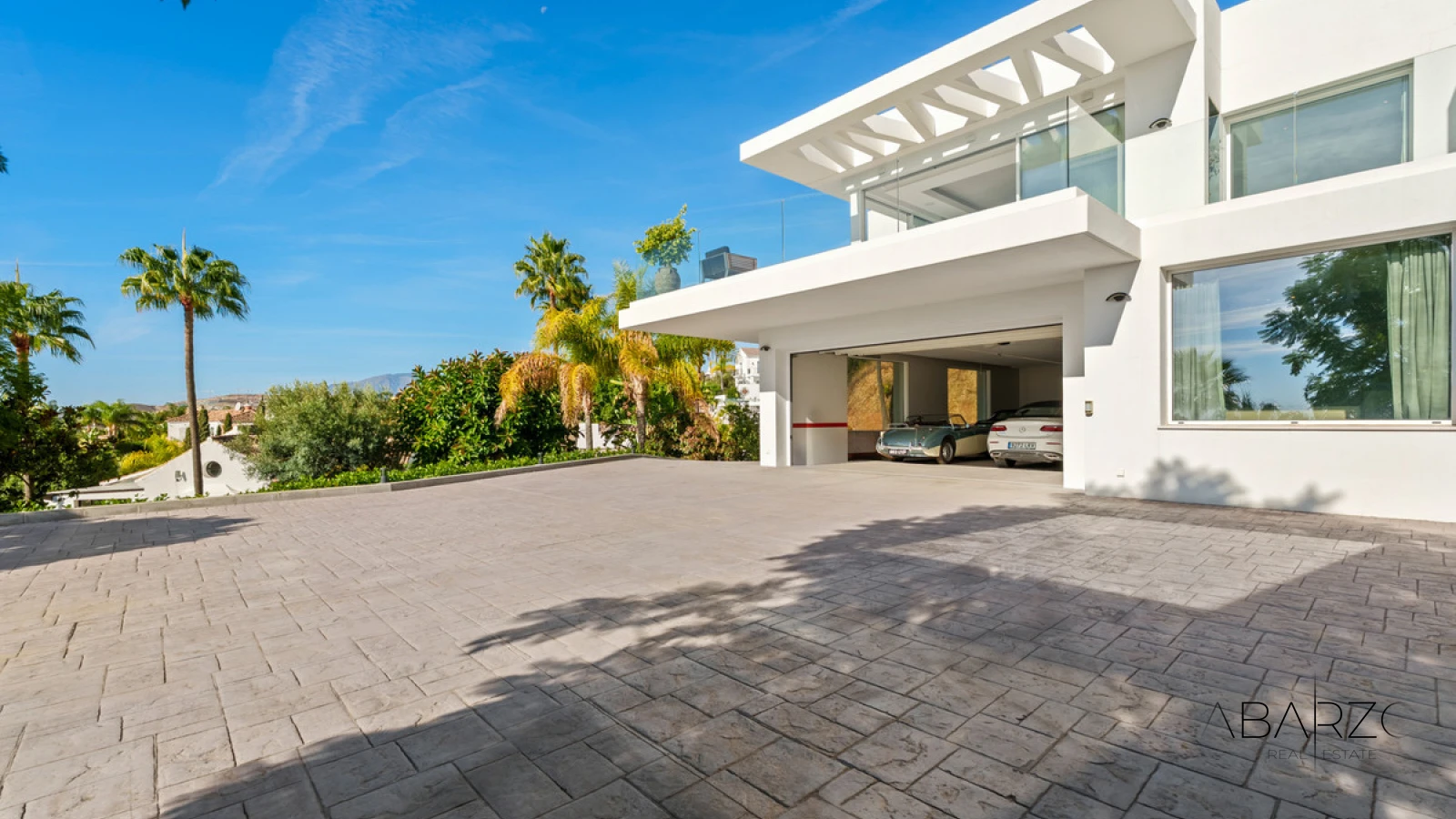 Nine-Bedroom Villa with Guest House on a 7,100 m² Plot in Puerto del Almendro, Benahavís — interior, Los Arqueros, Benahavís (19 of 49)