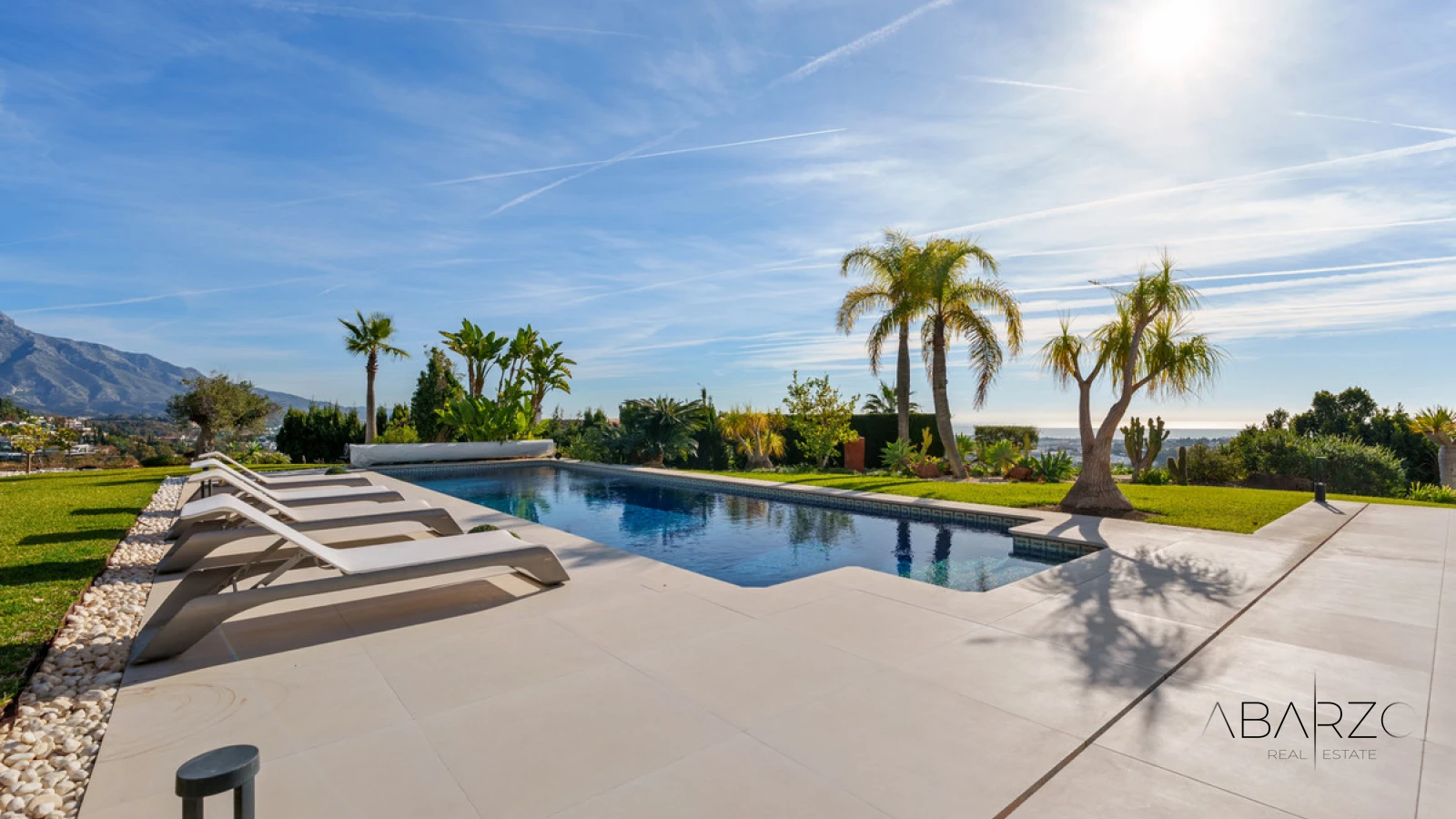 Nine-Bedroom Villa with Guest House on a 7,100 m² Plot in Puerto del Almendro, Benahavís — interior, Los Arqueros, Benahavís (16 of 49)
