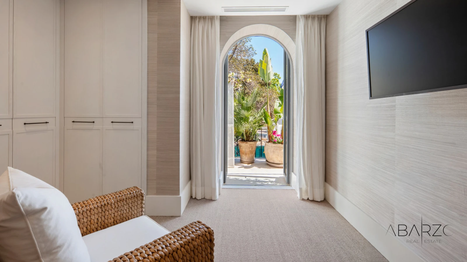 One-Bedroom Apartment in Puente Romano, The Golden Mile, Marbella — interior, Golden Mile, Marbella (16 of 24)