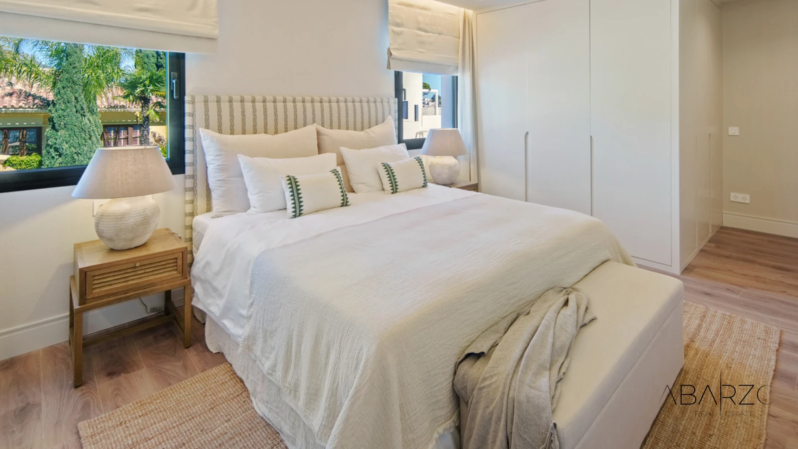 Frontline Golf Villa in La Cerquilla, Nueva Andalucía with Pool, Jacuzzi, and Guest House — interior, Nueva Andalucía, Marbella (21 of 49)