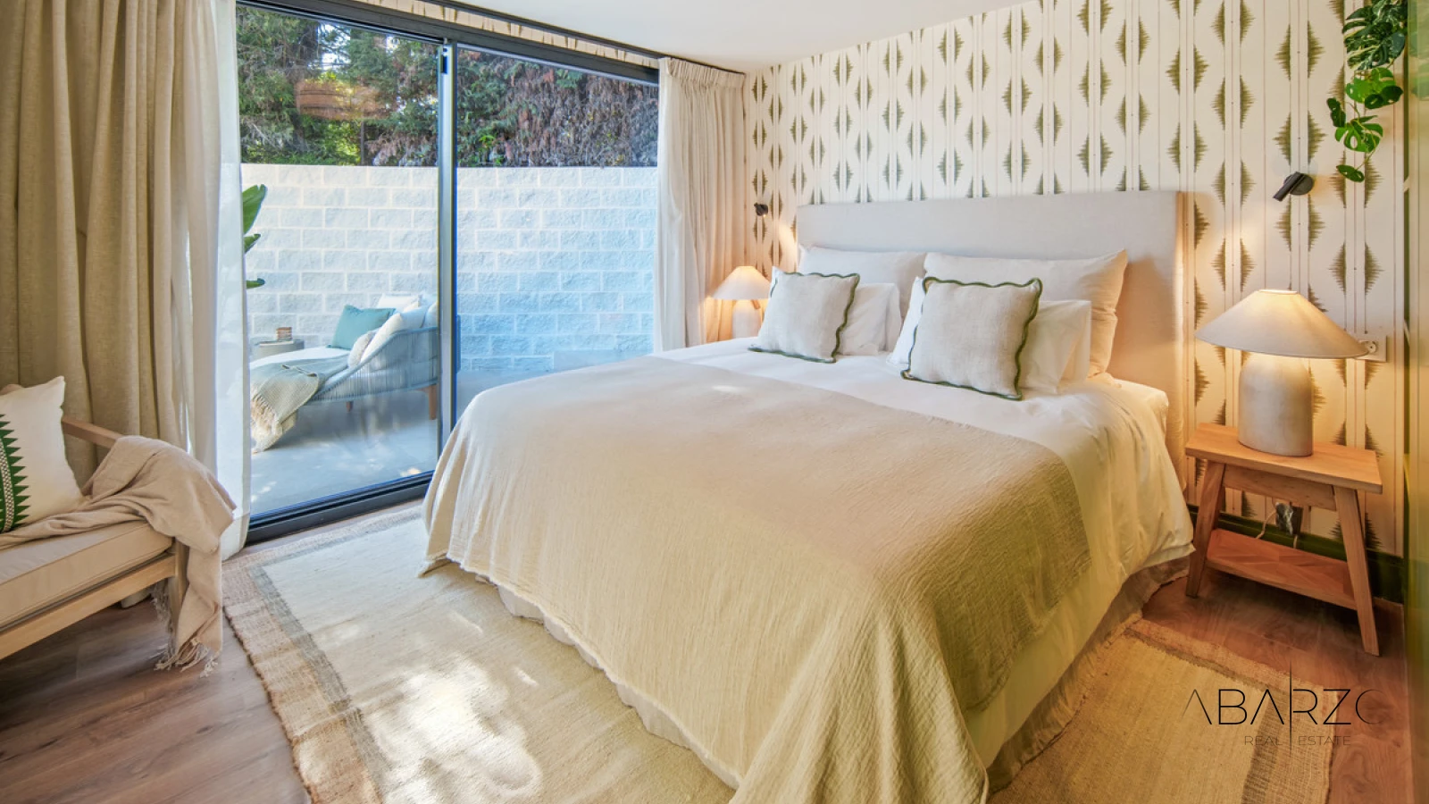 Frontline Golf Villa in La Cerquilla, Nueva Andalucía with Pool, Jacuzzi, and Guest House — interior, Nueva Andalucía, Marbella (28 of 49)