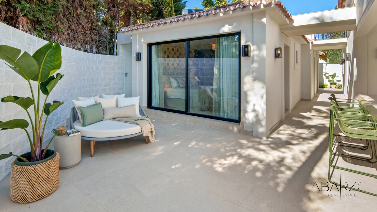 Frontline Golf Villa in La Cerquilla, Nueva Andalucía with Pool, Jacuzzi, and Guest House — interior, Nueva Andalucía, Marbella (29 of 49)