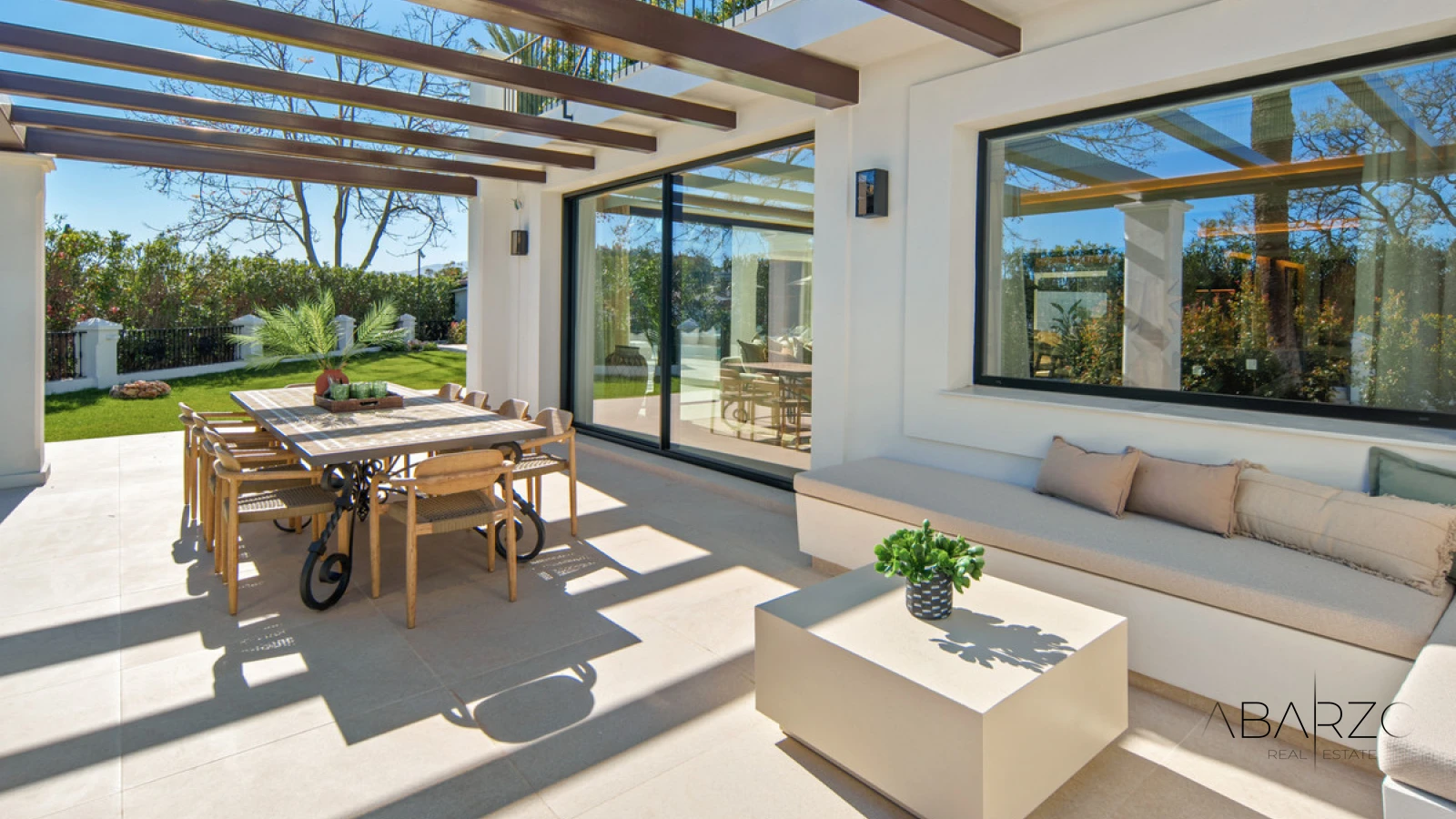 Frontline Golf Villa in La Cerquilla, Nueva Andalucía with Pool, Jacuzzi, and Guest House — interior, Nueva Andalucía, Marbella (31 of 49)