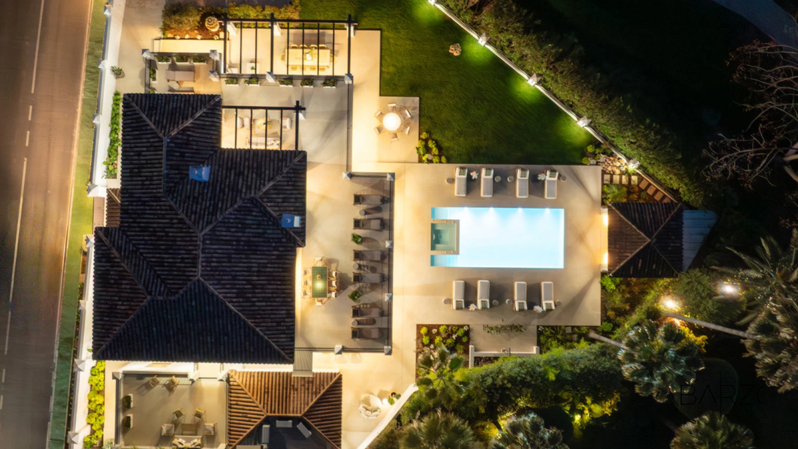 Frontline Golf Villa in La Cerquilla, Nueva Andalucía with Pool, Jacuzzi, and Guest House — interior, Nueva Andalucía, Marbella (47 of 49)