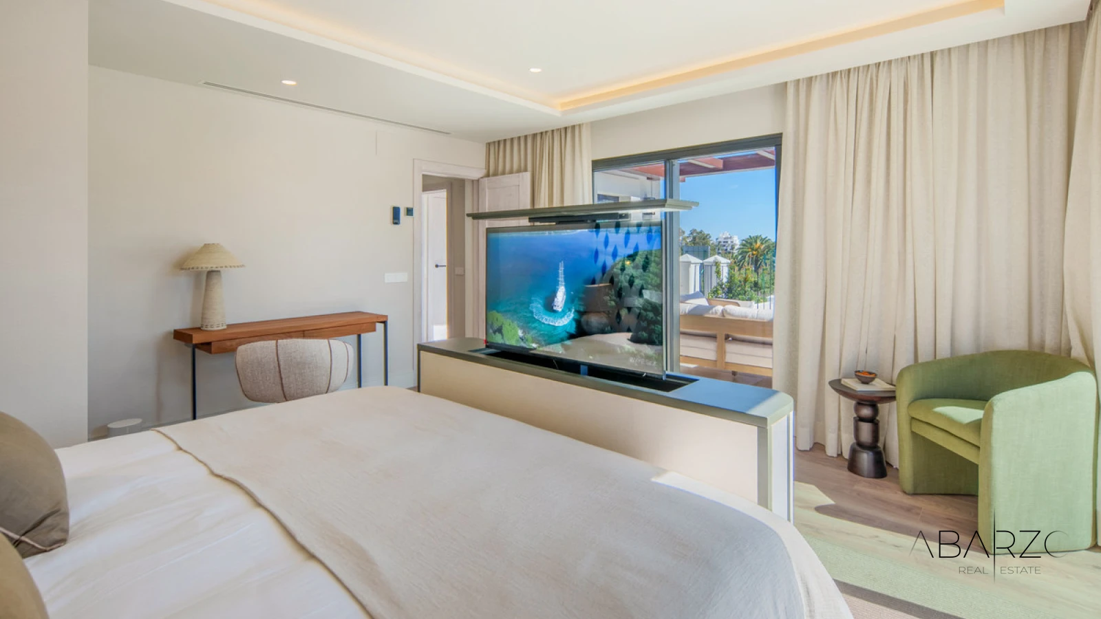 Frontline Golf Villa in La Cerquilla, Nueva Andalucía with Pool, Jacuzzi, and Guest House — interior, Nueva Andalucía, Marbella (15 of 49)