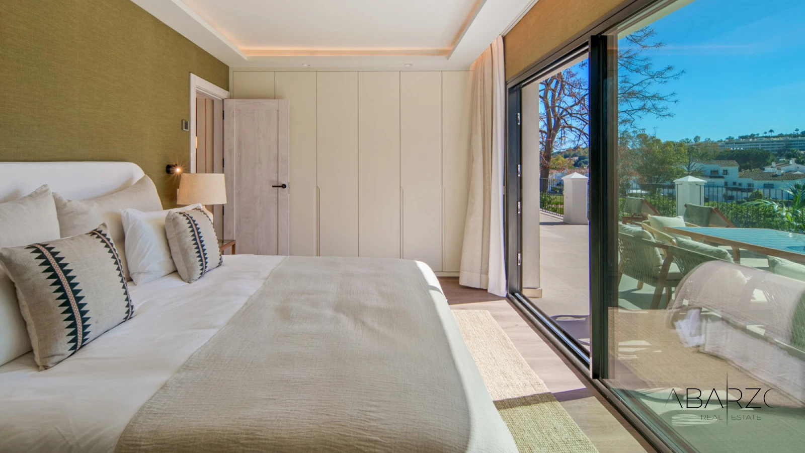 Frontline Golf Villa in La Cerquilla, Nueva Andalucía with Pool, Jacuzzi, and Guest House — interior, Nueva Andalucía, Marbella (18 of 49)