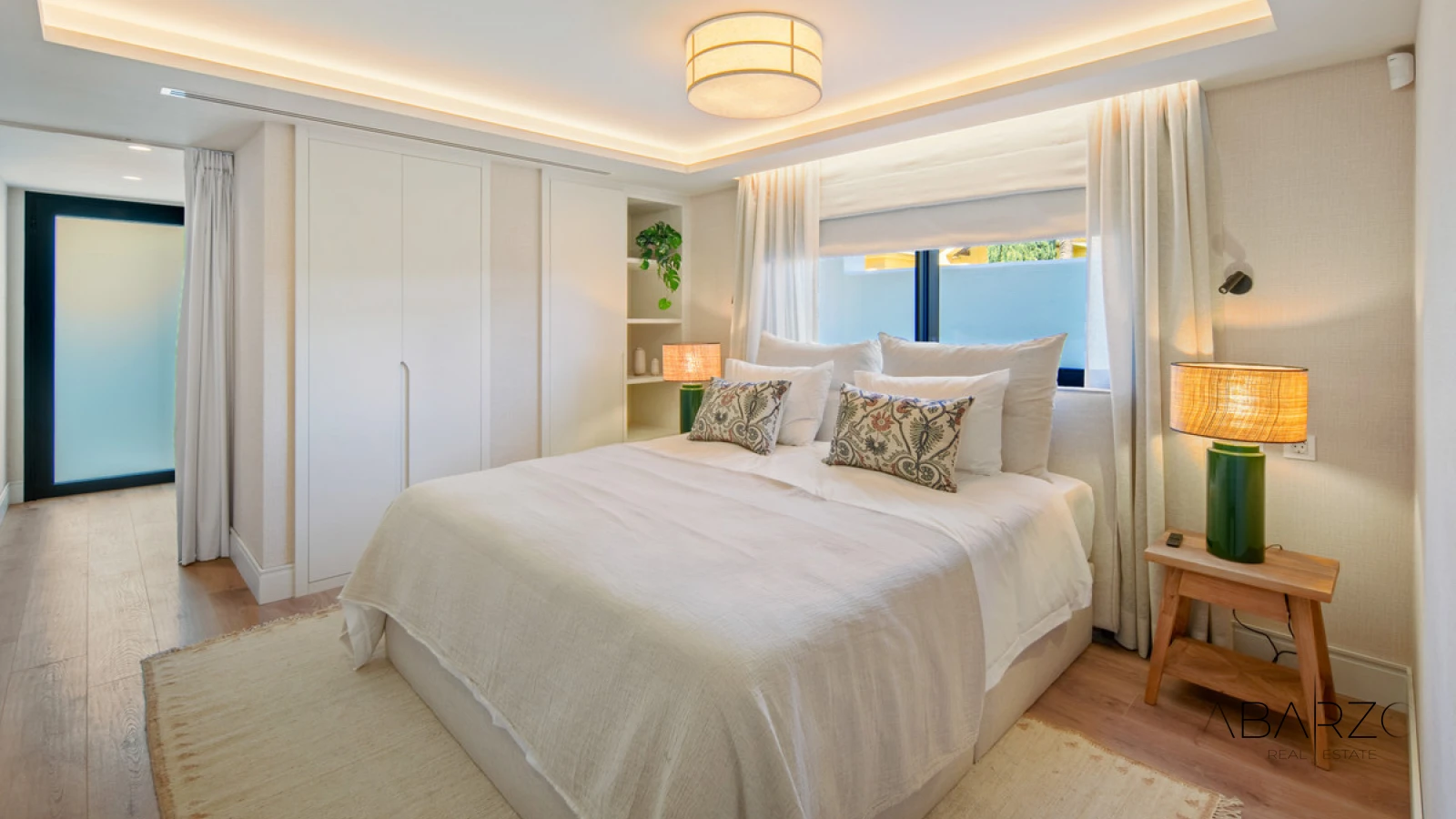 Frontline Golf Villa in La Cerquilla, Nueva Andalucía with Pool, Jacuzzi, and Guest House — interior, Nueva Andalucía, Marbella (23 of 49)