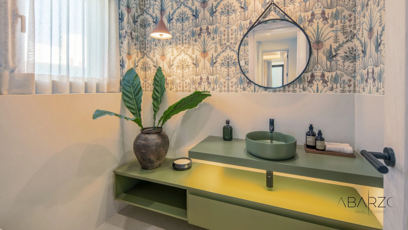 Frontline Golf Villa in La Cerquilla, Nueva Andalucía with Pool, Jacuzzi, and Guest House — interior, Nueva Andalucía, Marbella (24 of 49)