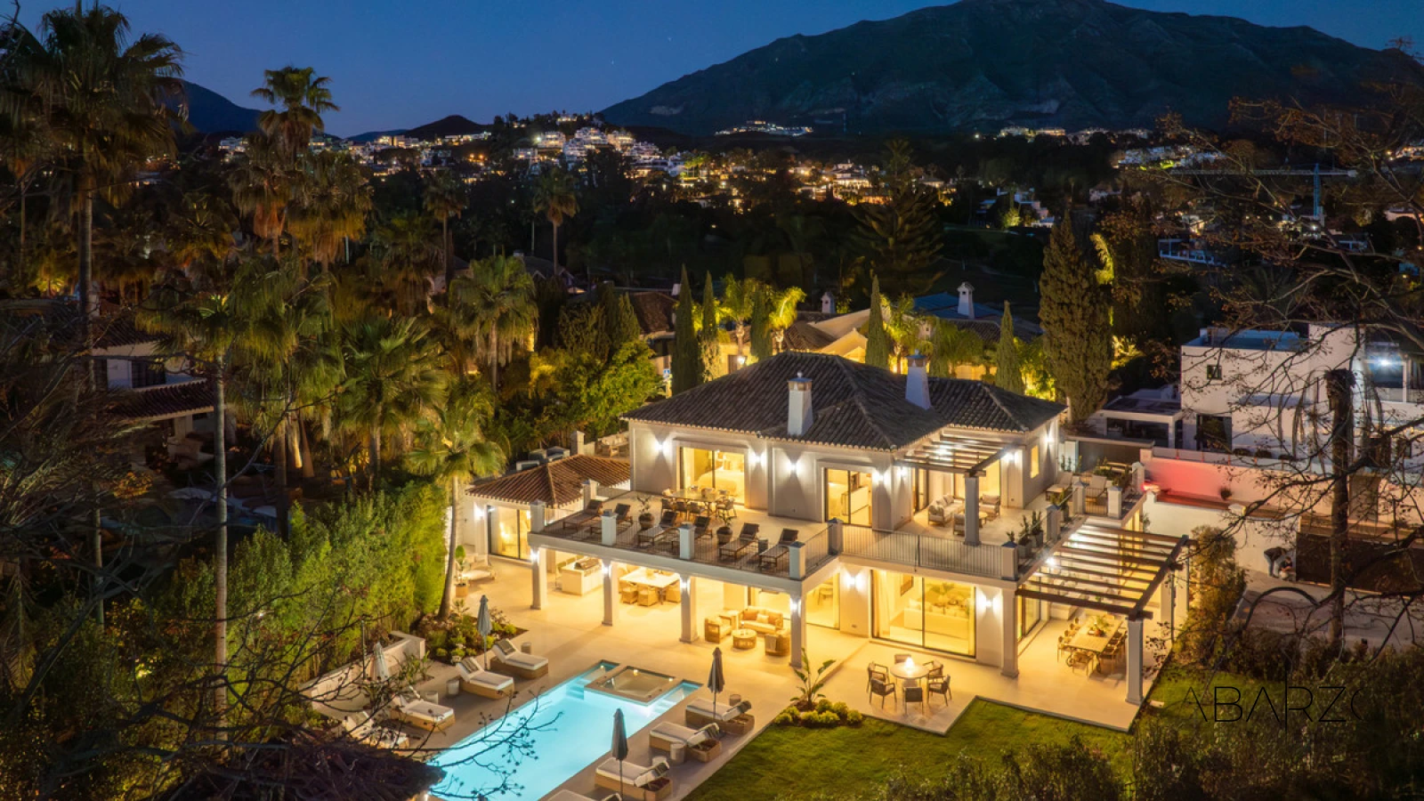 Frontline Golf Villa in La Cerquilla, Nueva Andalucía with Pool, Jacuzzi, and Guest House — interior, Nueva Andalucía, Marbella (48 of 49)