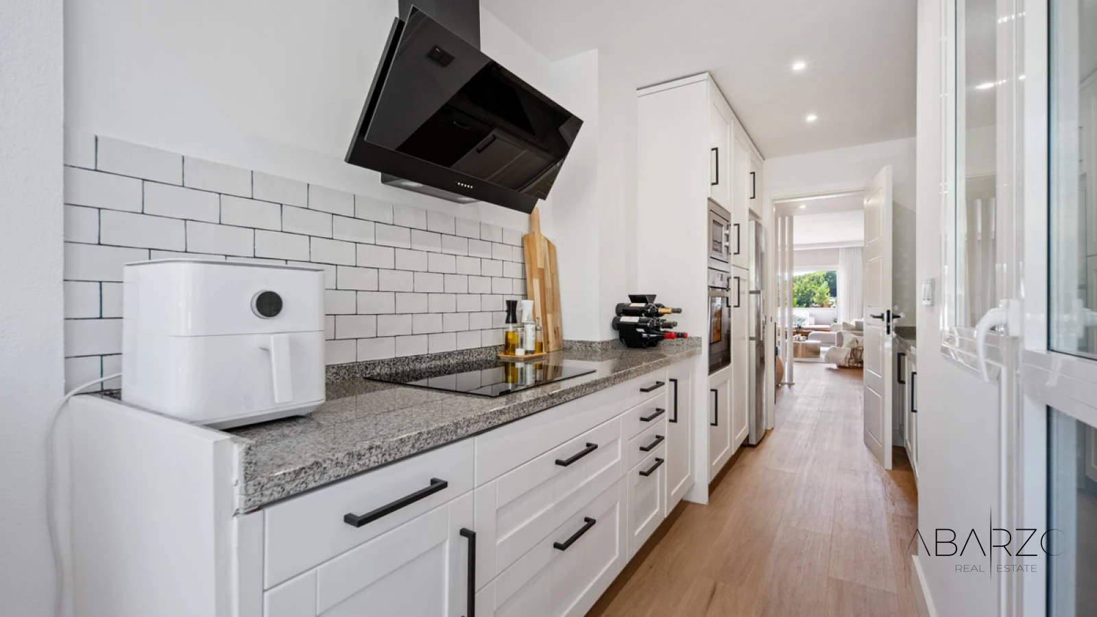 Renovated Apartment in Balcones de Puente Romano, The Golden Mile, Marbella — interior, Golden Mile, Marbella (8 of 32)