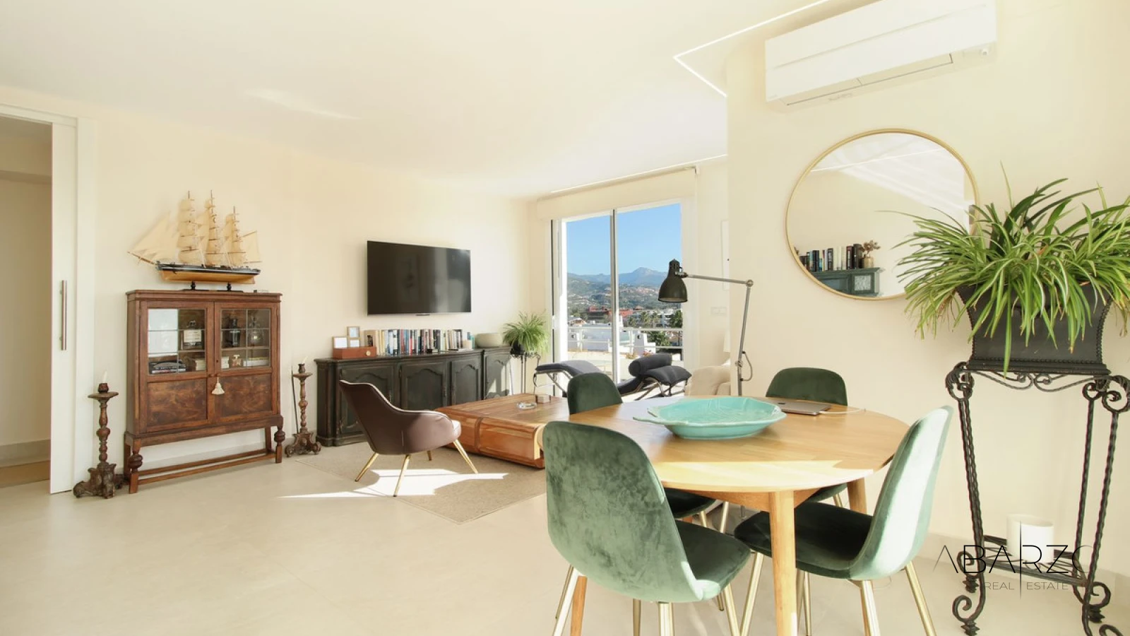 Apartamento de esquina reformado con vistas al mar, al golf y a La Concha en Guadalmina Alta, Marbella — interior, Guadalmina Alta, San Pedro de Alcántara (2 of 23)