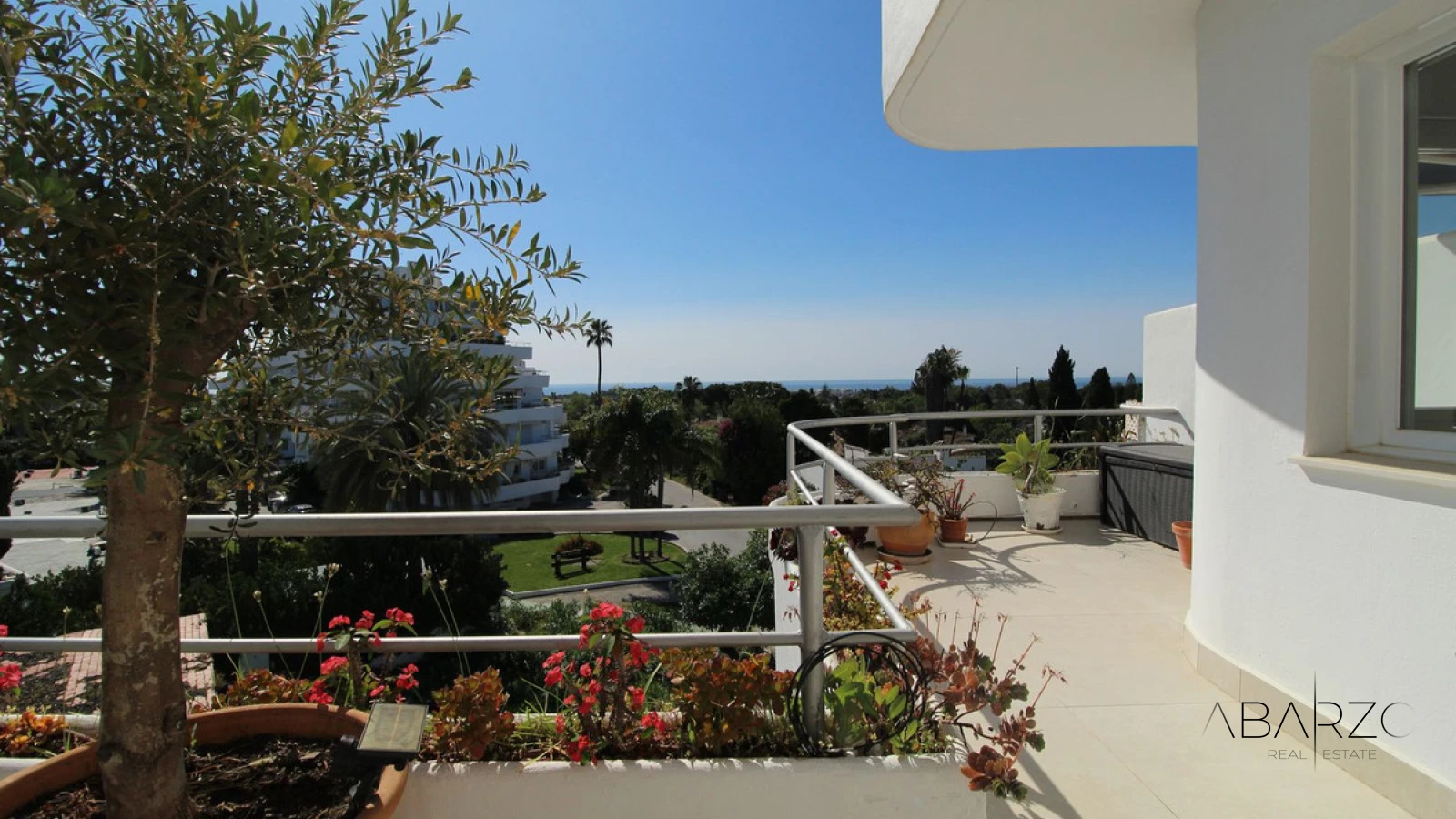 Apartamento de esquina reformado con vistas al mar, al golf y a La Concha en Guadalmina Alta, Marbella — interior, Guadalmina Alta, San Pedro de Alcántara (18 of 23)